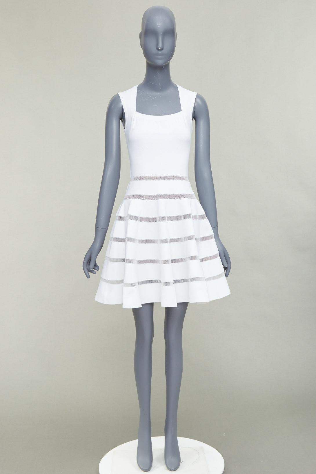 ALAIA ivoire, viscose mélangée, col carré, robe évasée et ajustée en tricot à mailles transparentes FR36 S en vente 4