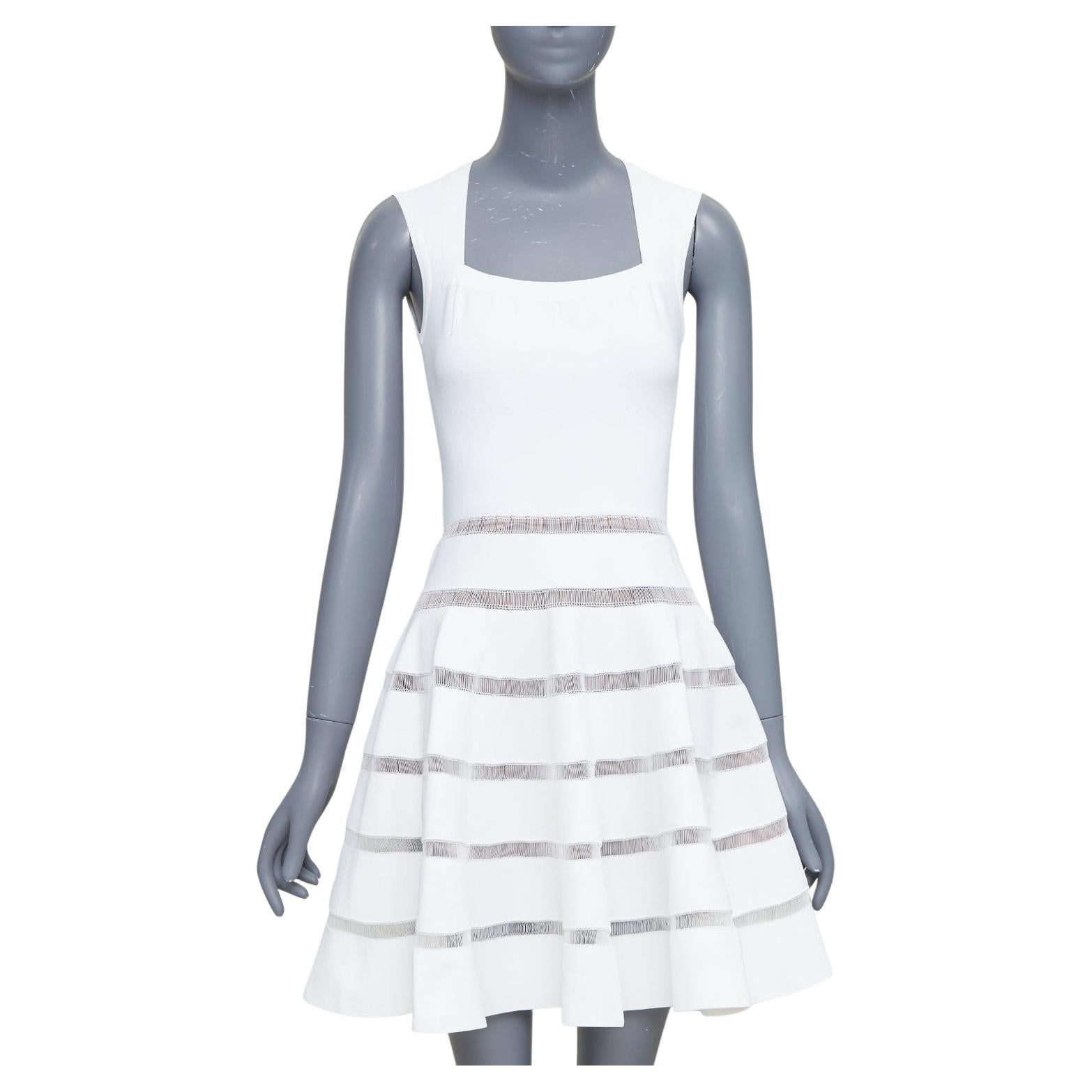 ALAIA ivoire, viscose mélangée, col carré, robe évasée et ajustée en tricot à mailles transparentes FR36 S
