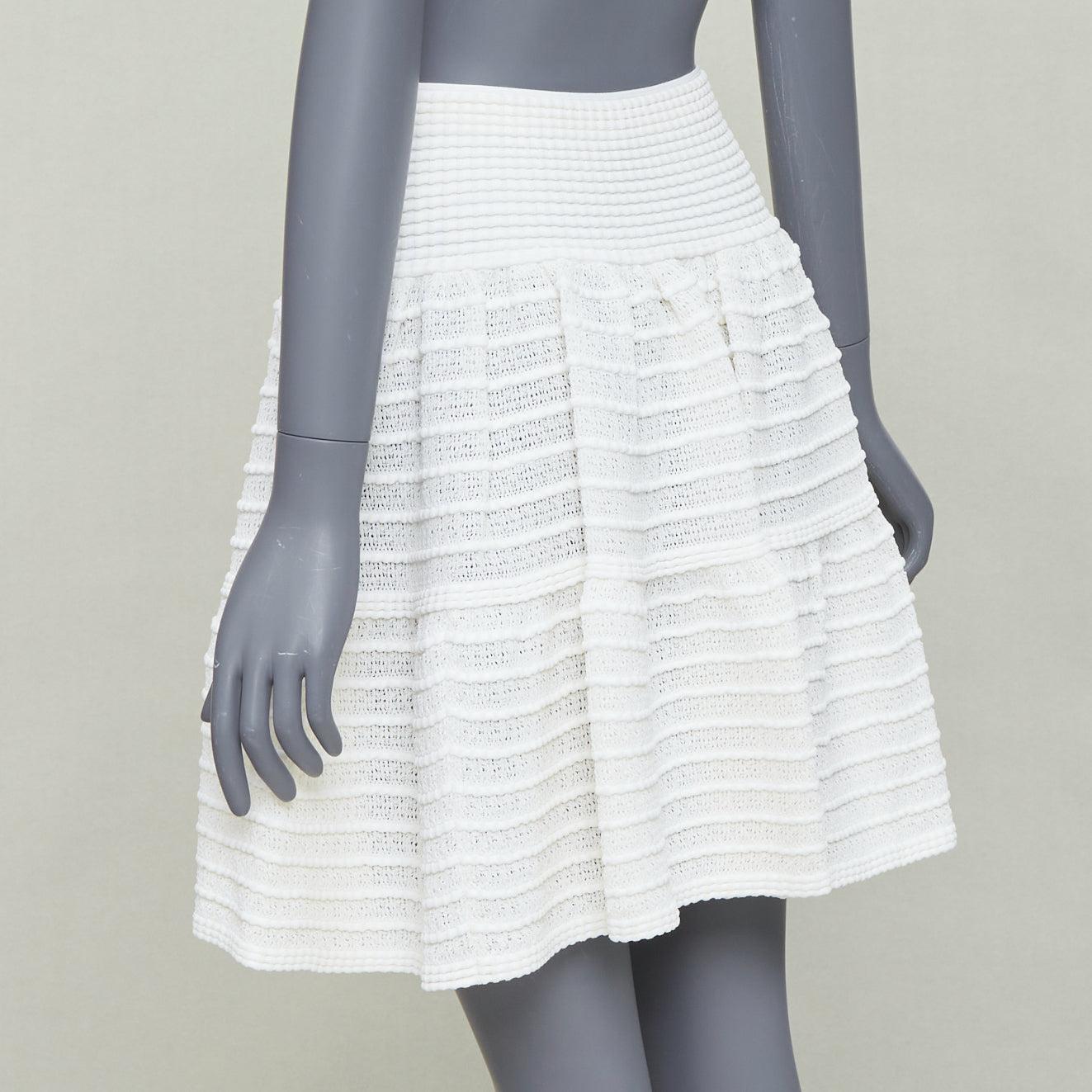 ALAIA - Jupe évasée en tricot horizontal, ivoire, mélange de viscose FR36 S en vente 1