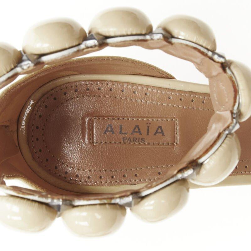 Sandales à talons hauts La Bombe à talons cloutés et ornées de boules couleur nude EU37,5 en vente 5