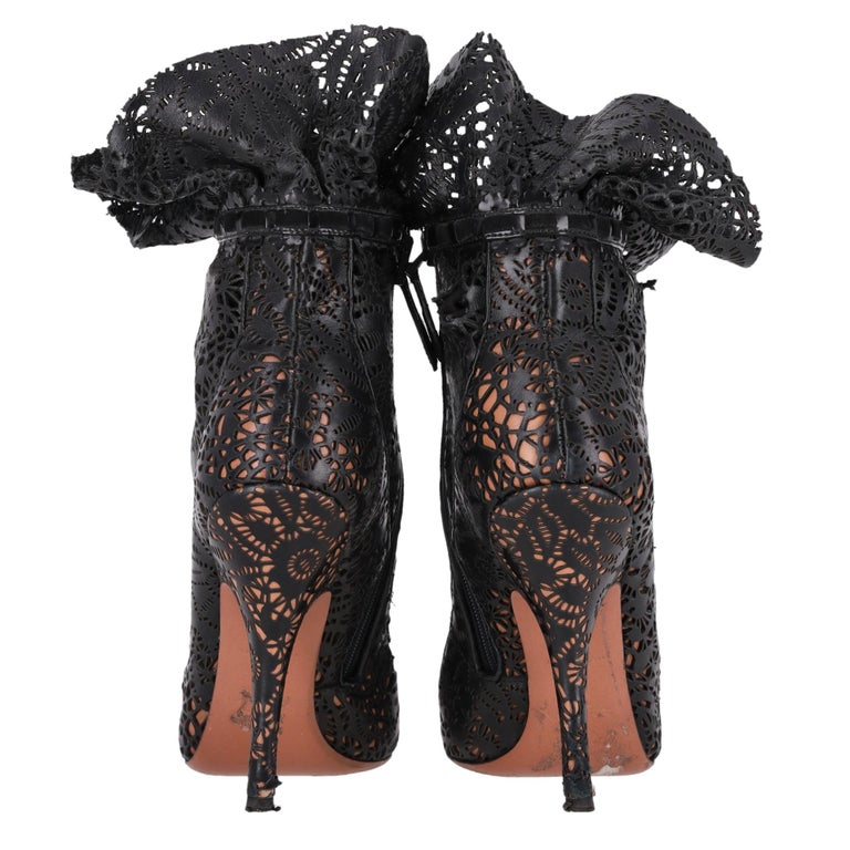 Alaia Laser-Cut and Lace Detail Leather Ankle Boots For Sale  display picture 2