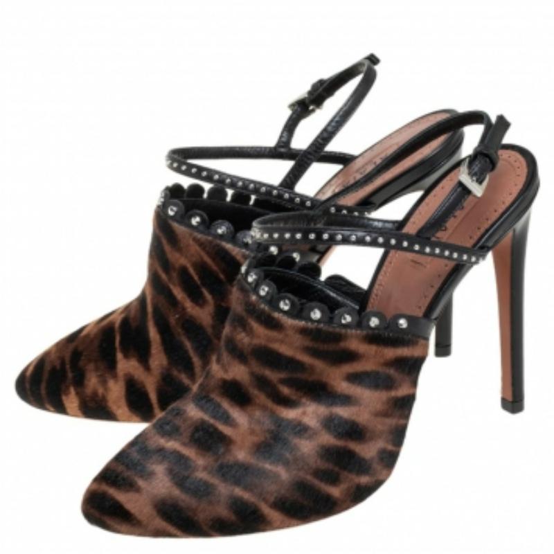 Alaia Leopard Print Calf Hair & Black Studded Leather Slingback Sandals Size 37 In Excellent Condition For Sale In Dubai, Al Qouz 2
