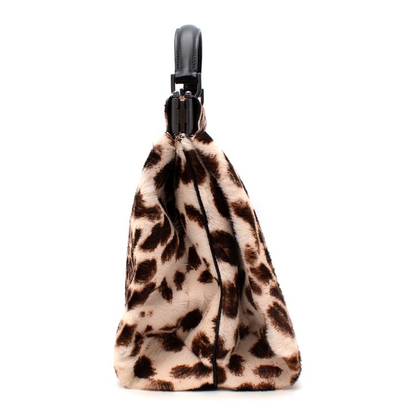 Alaia - Borsa a manico superiore in cavallino con stampa leopardata
 

 - Borsa squadrata con manico superiore e telaio a cerniera, con 2 scomparti a soffietto.
 - Aprire ogni linguetta per rivelare un capiente interno foderato in rosa firmato. 
 -
