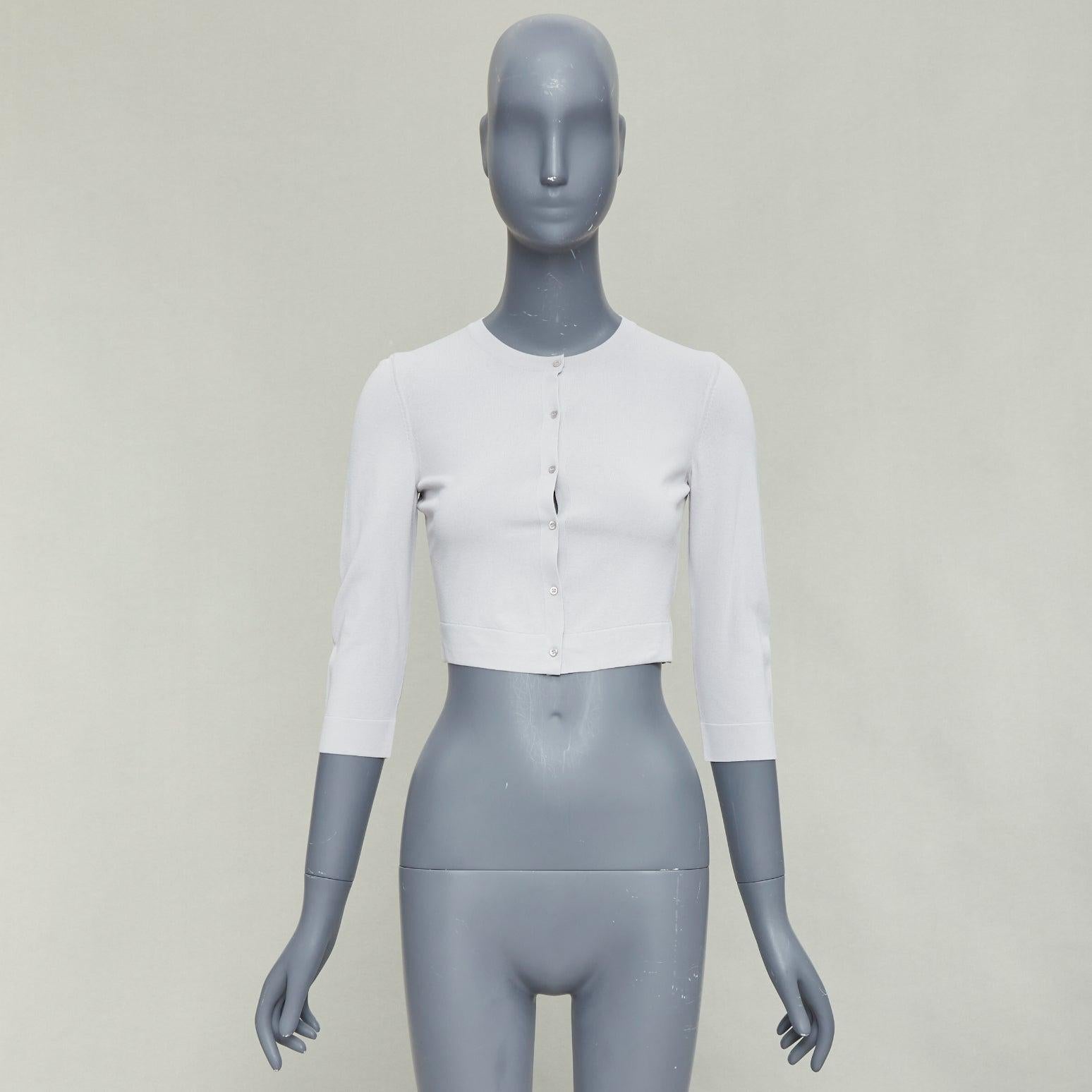 ALAIA Flieder Viskosemischung Rundhalsausschnitt kleine Knöpfe abgeschnittene Strickjacke FR36 S im Angebot 5