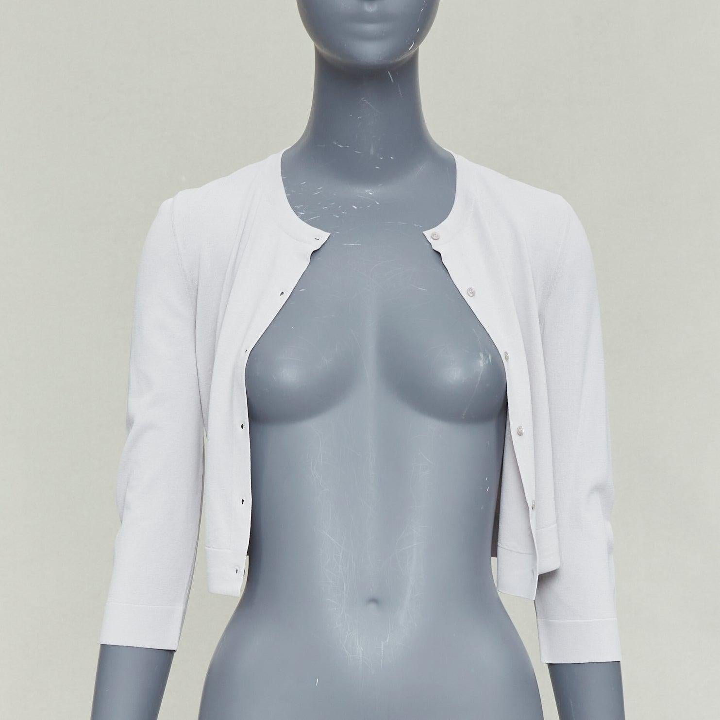 ALAIA Flieder Viskosemischung Rundhalsausschnitt kleine Knöpfe abgeschnittene Strickjacke FR36 S (Grau) im Angebot