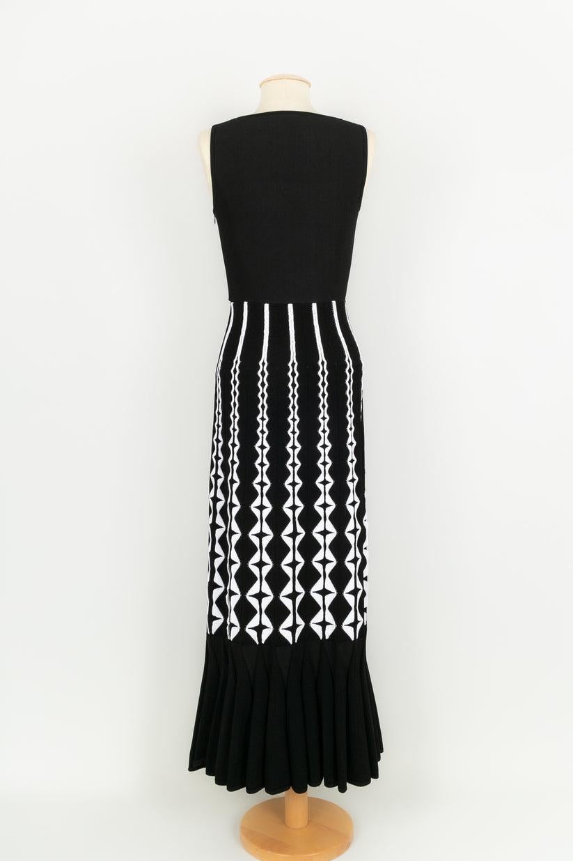 Alaïa Long Black and White Knitted Dress In Excellent Condition In SAINT-OUEN-SUR-SEINE, FR