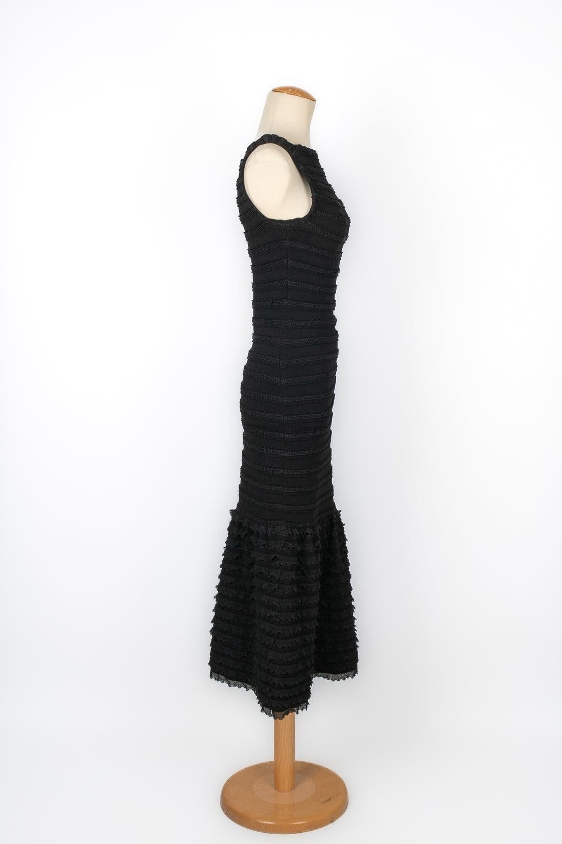 Alaïa - Long black mesh dress. Missing size and composition labels, it fits a 36FR/38FR.

Additional information:
Condition: Very good condition
Dimensions: Chest: 39 cm - Waist: 32 cm - Length: 121 cm

Seller Reference: VR369