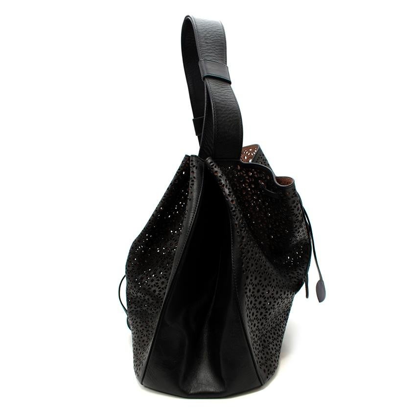 Women's Alaia Medium Black Leather Laser Cut Tote Bag For Sale