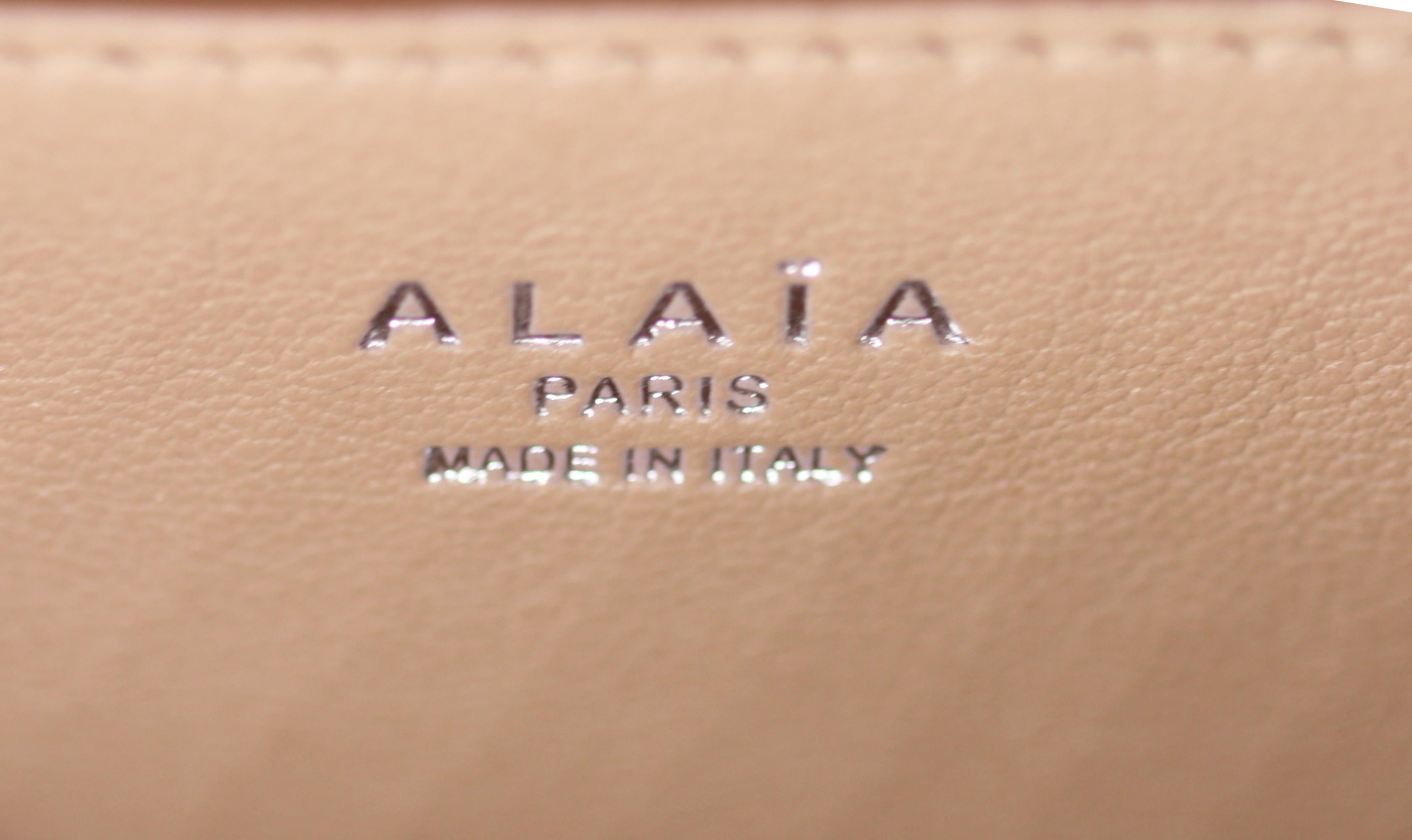 Alaia Metal-Mounted Yellow Leather Clutch en Bueno estado para la venta en West Palm Beach, FL