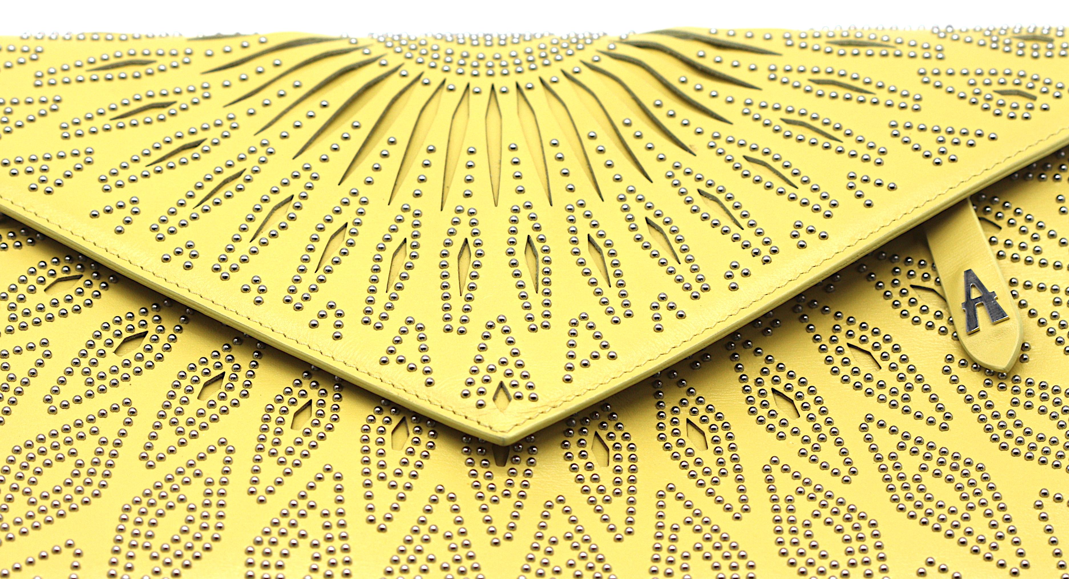 Alaia Metal-Mounted Yellow Leather Clutch en venta 1
