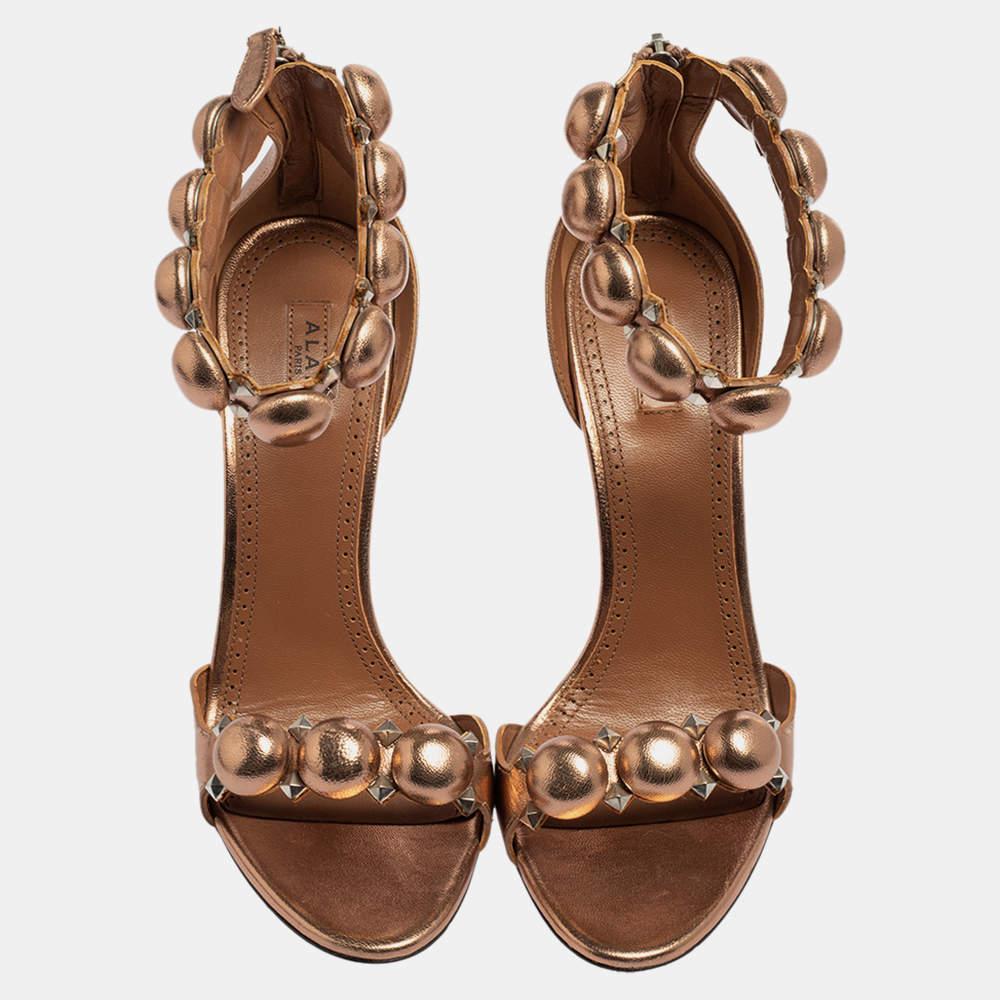 Marron Alaia Metallic Bronze Leather Bombe Ankle Strap Sandals Size 39 (Sandales à lanières en cuir métallisé) en vente