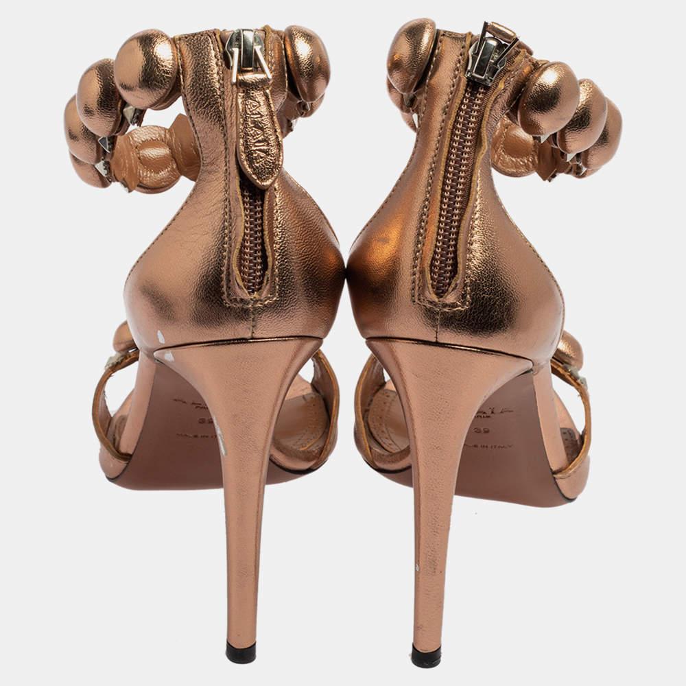 Alaia Metallic Bronze Leather Bombe Ankle Strap Sandals Size 39 (Sandales à lanières en cuir métallisé) Excellent état - En vente à Dubai, Al Qouz 2