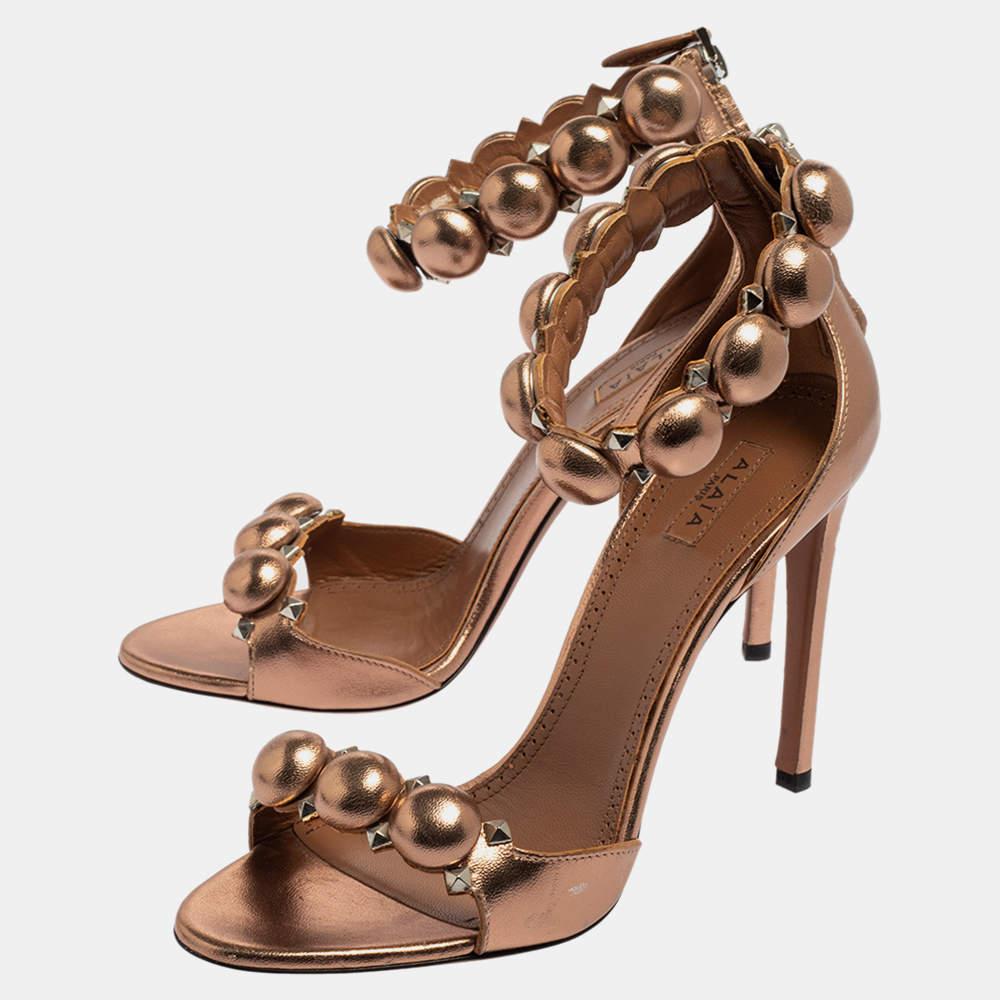 Alaia Metallic Bronze Leather Bombe Ankle Strap Sandals Size 39 (Sandales à lanières en cuir métallisé) Pour femmes en vente