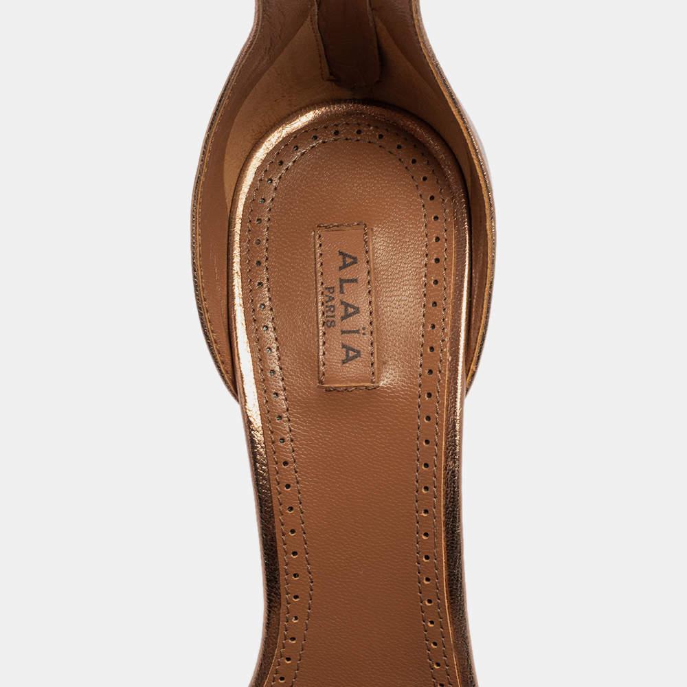 Alaia Metallic Bronze Leather Bombe Ankle Strap Sandals Size 39 (Sandales à lanières en cuir métallisé) en vente 1