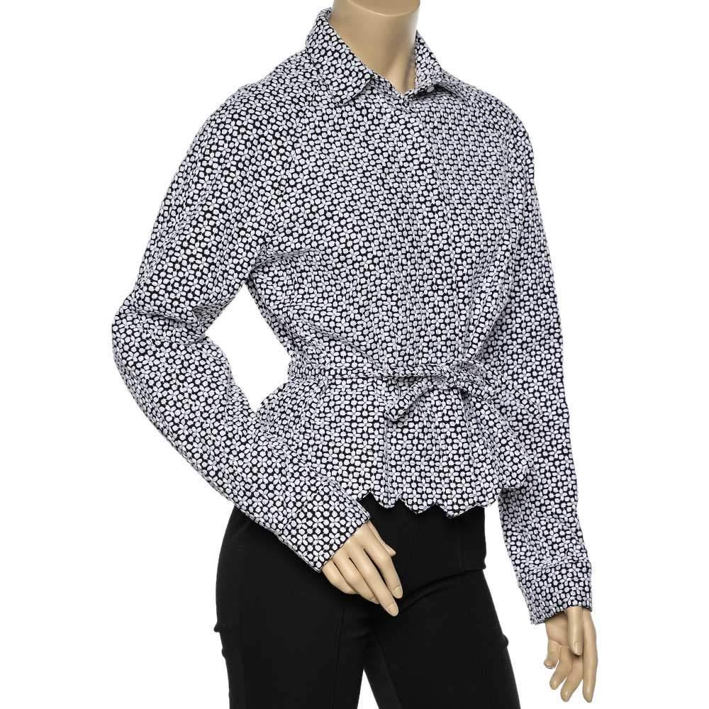 Noir Alaïa - Veste en coton brodée monochrome avec ceinture et boutons à l'avant, taille L en vente