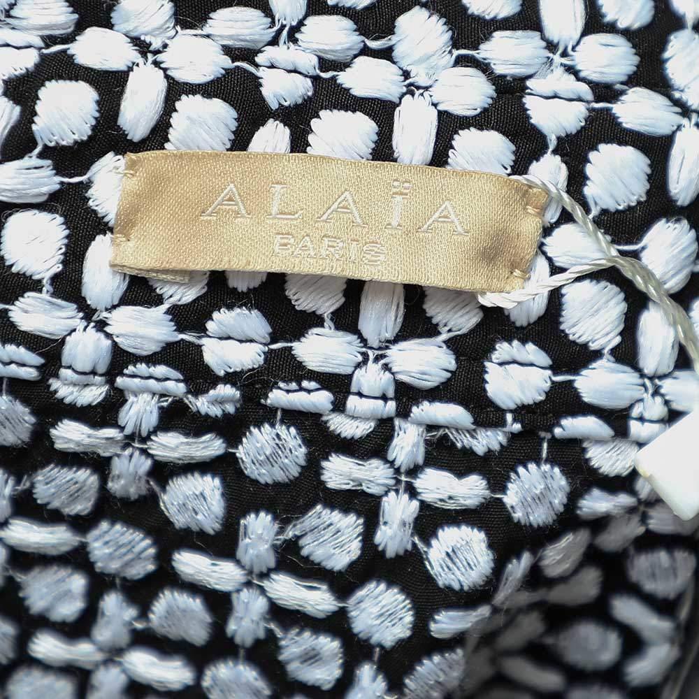 Alaia Monochrome Embroidered Cotton Belted Button Front Jacket L In Excellent Condition For Sale In Dubai, Al Qouz 2