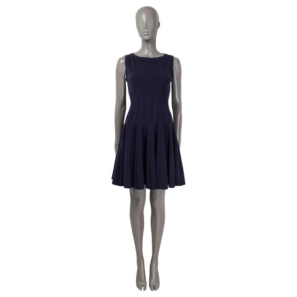 100% authentic Alaïa sleeveless flared dress in navy blue knitted wool (80%), cotton (5%) and polyamide (5%). Opens with a zipper on the back. Has been worn and is in excellent condition. 

Measurements
Tag Size	40
Size	M
Shoulder Width	34cm
