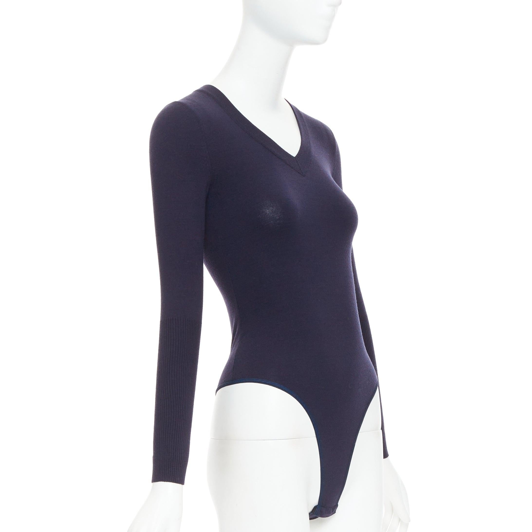 ALAIA navy Schurwollmischung V-Ausschnitt Bodysuit Pullover Trikot Oberteil FR36 S
Referenz: SNKO/A00563
Marke: Alaia
MATERIAL: Schurwolle, Gemisch
Farbe: Marineblau
Muster: Solide
Verschluss: Druckknöpfe
Zusätzliche Details: Druckknöpfe im