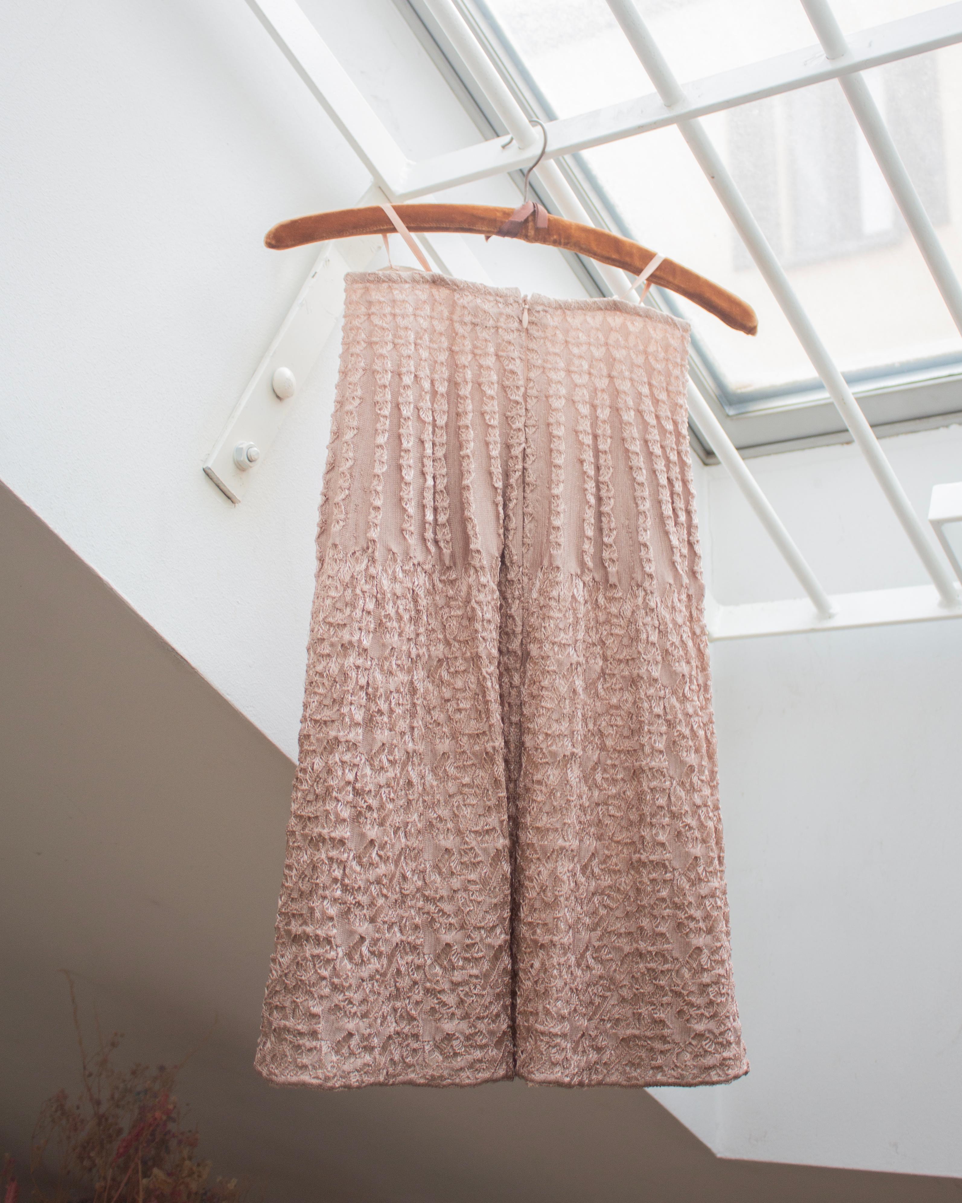 Brown Alaïa nude pink knitted texturized viscose A line knee length flare skirt For Sale