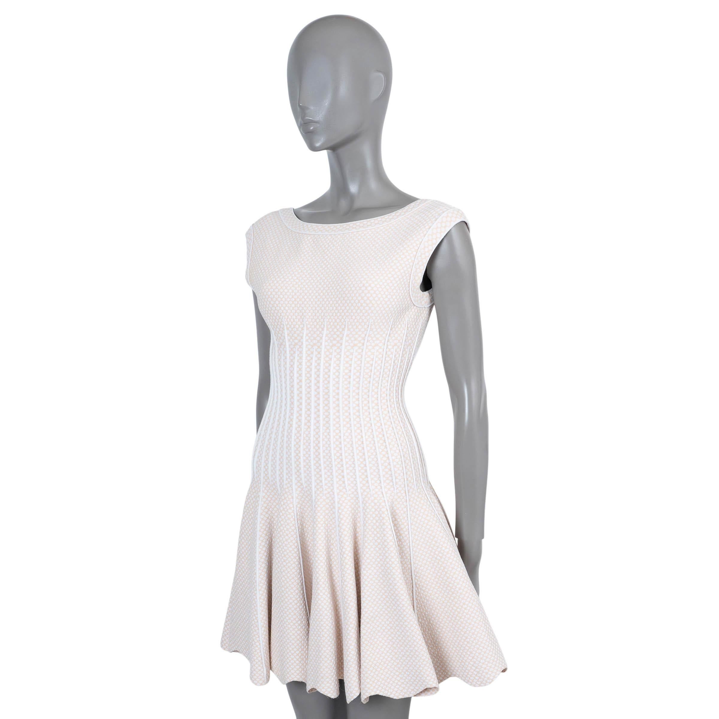 100% authentic Alaïa jacquard knit mini skater dress in nude and white viscose (70%), polyamide (20%), polyester (6%) and elastane (4%). Features a fit and flare silhouette, round neck, scoop back and scalopped hem. Opens with concealed zipper in