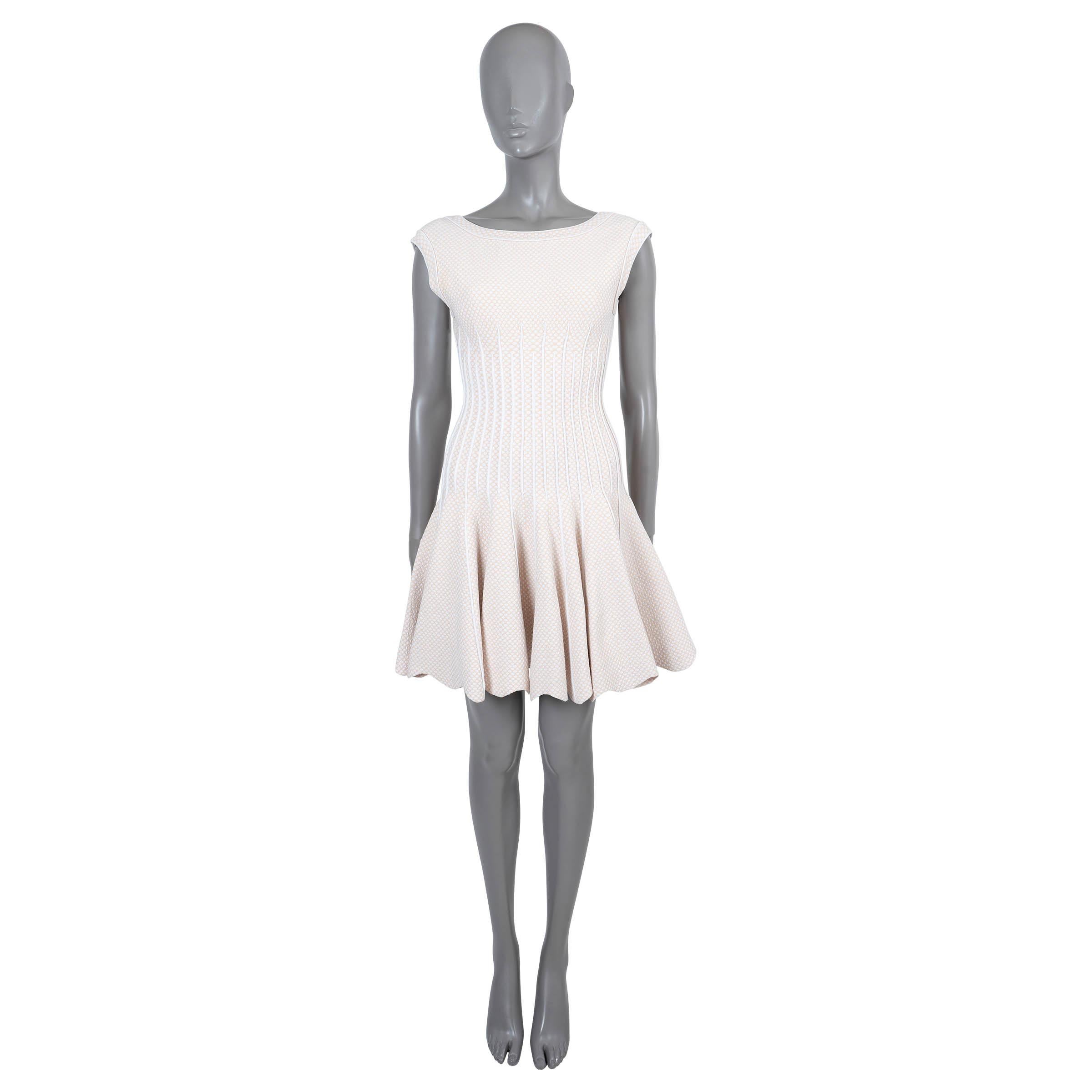 ALAIA nude & white viscose DOT JACQUARD KNIT FLARED Dress 38 S In Excellent Condition In Zürich, CH