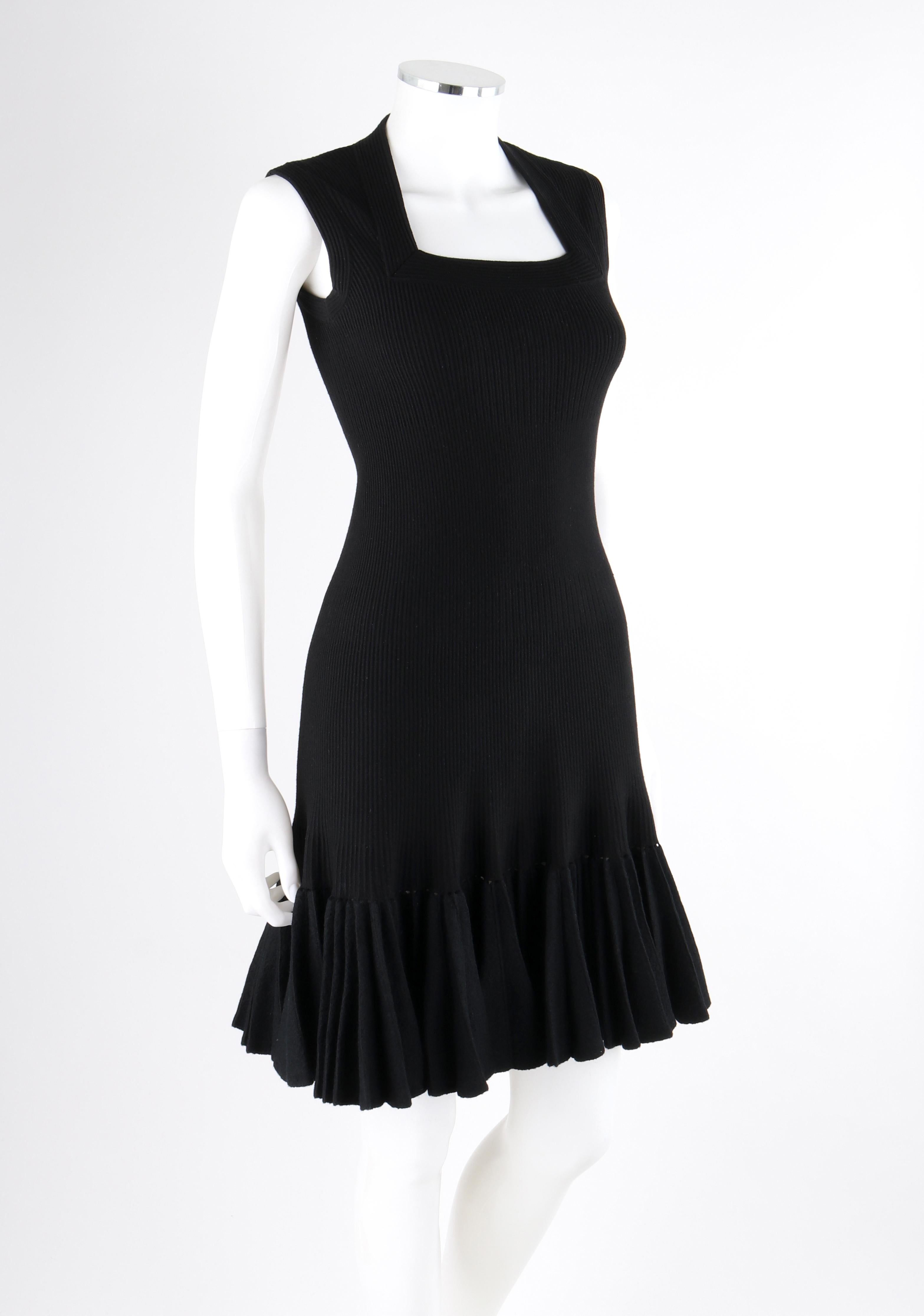 ALAIA Paris c.2010 Black Wool Ribbed Knit Pleated Hem Fit & Flare Mini Dress In Good Condition For Sale In Thiensville, WI