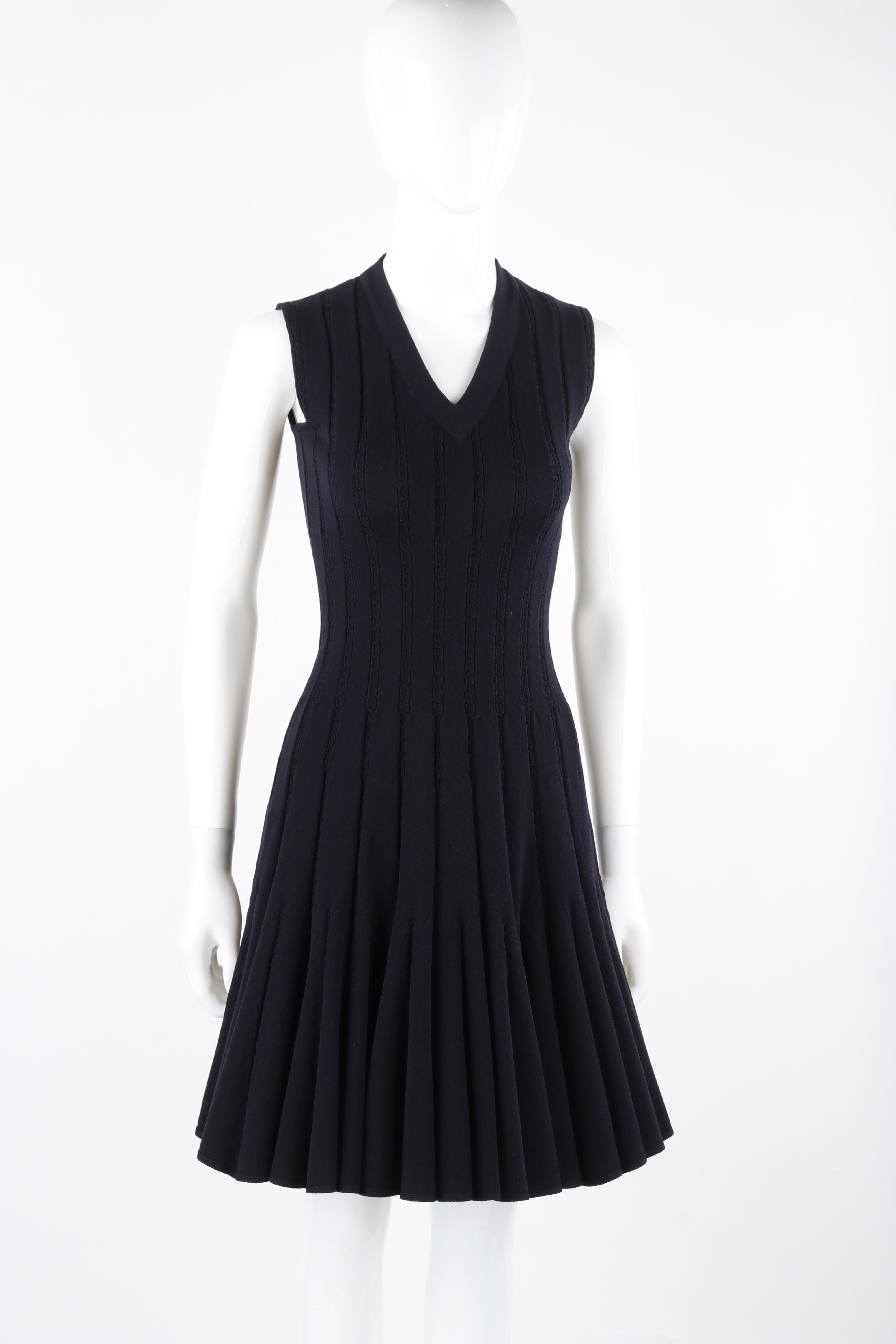 ALAIA Paris c.2010 Navy Blue Pleated Knit Sleeveless Fit & Flare Skater Dress 36 In Excellent Condition For Sale In Thiensville, WI