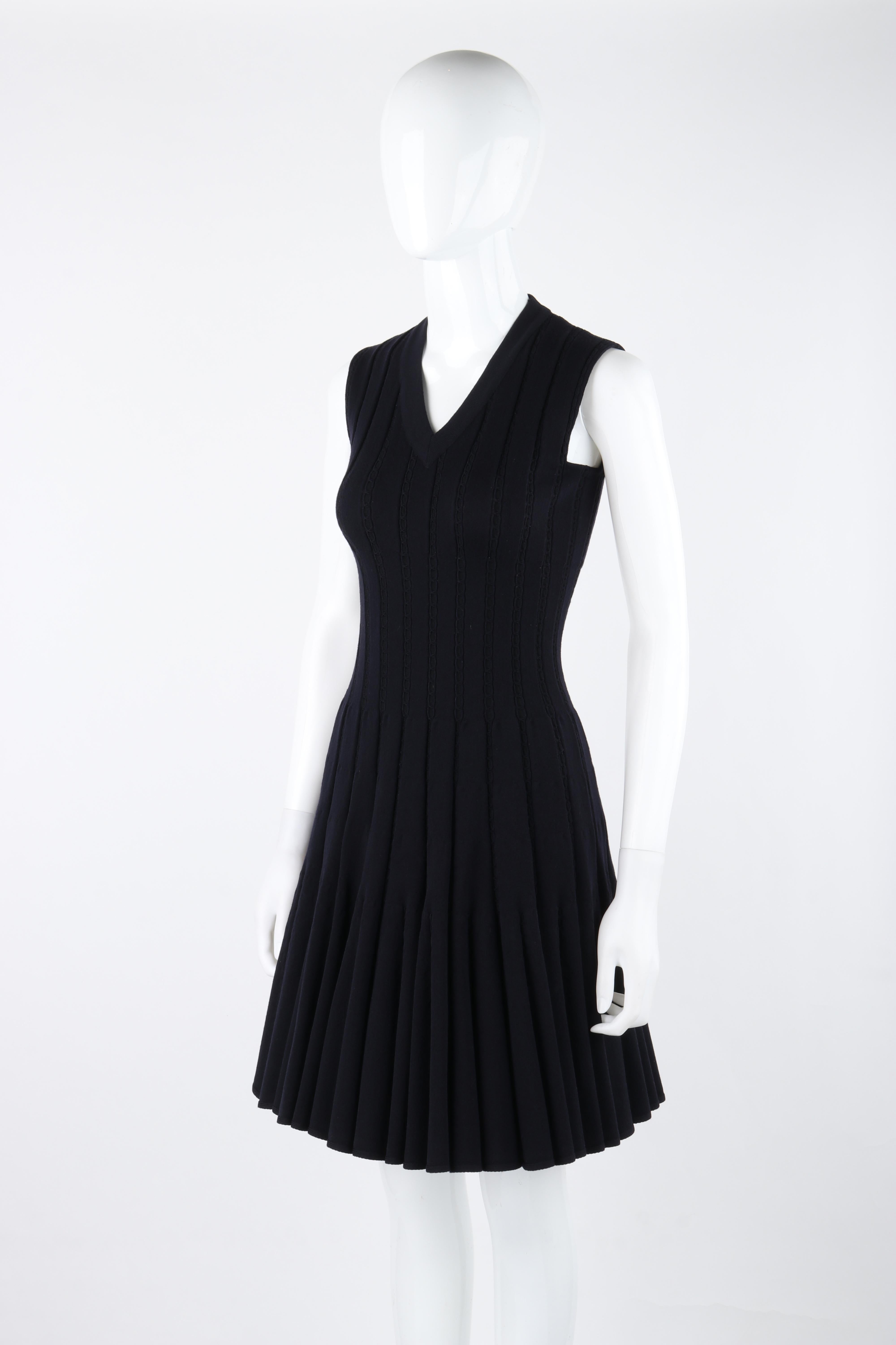 ALAIA Paris c.2010 Navy Blue Pleated Knit Sleeveless Fit & Flare Skater Dress 36 For Sale 3
