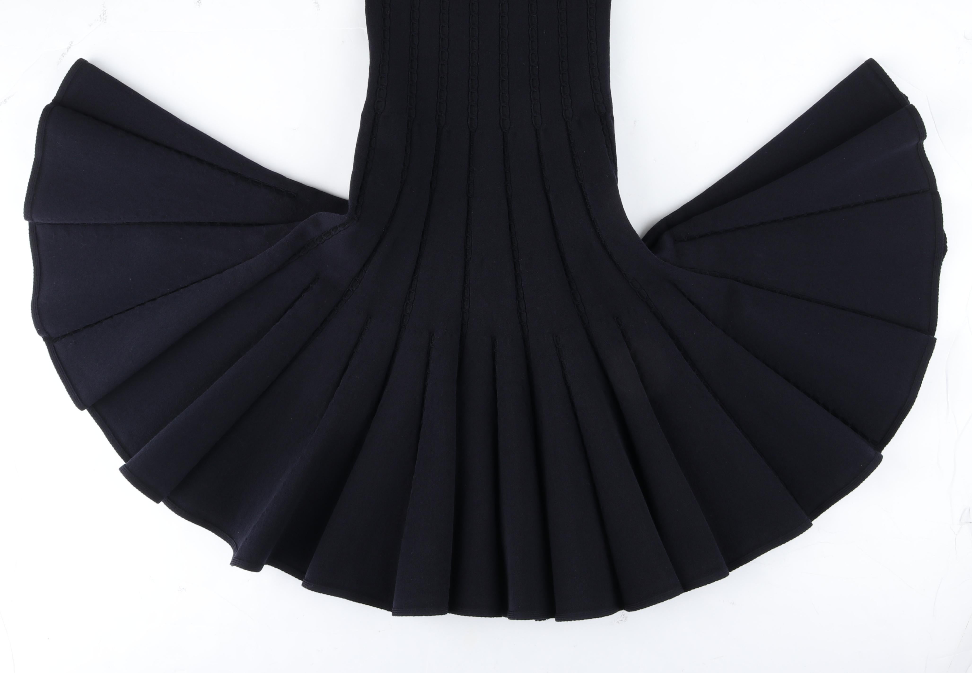 ALAIA Paris c.2010 Navy Blue Pleated Knit Sleeveless Fit & Flare Skater Dress 36 For Sale 4