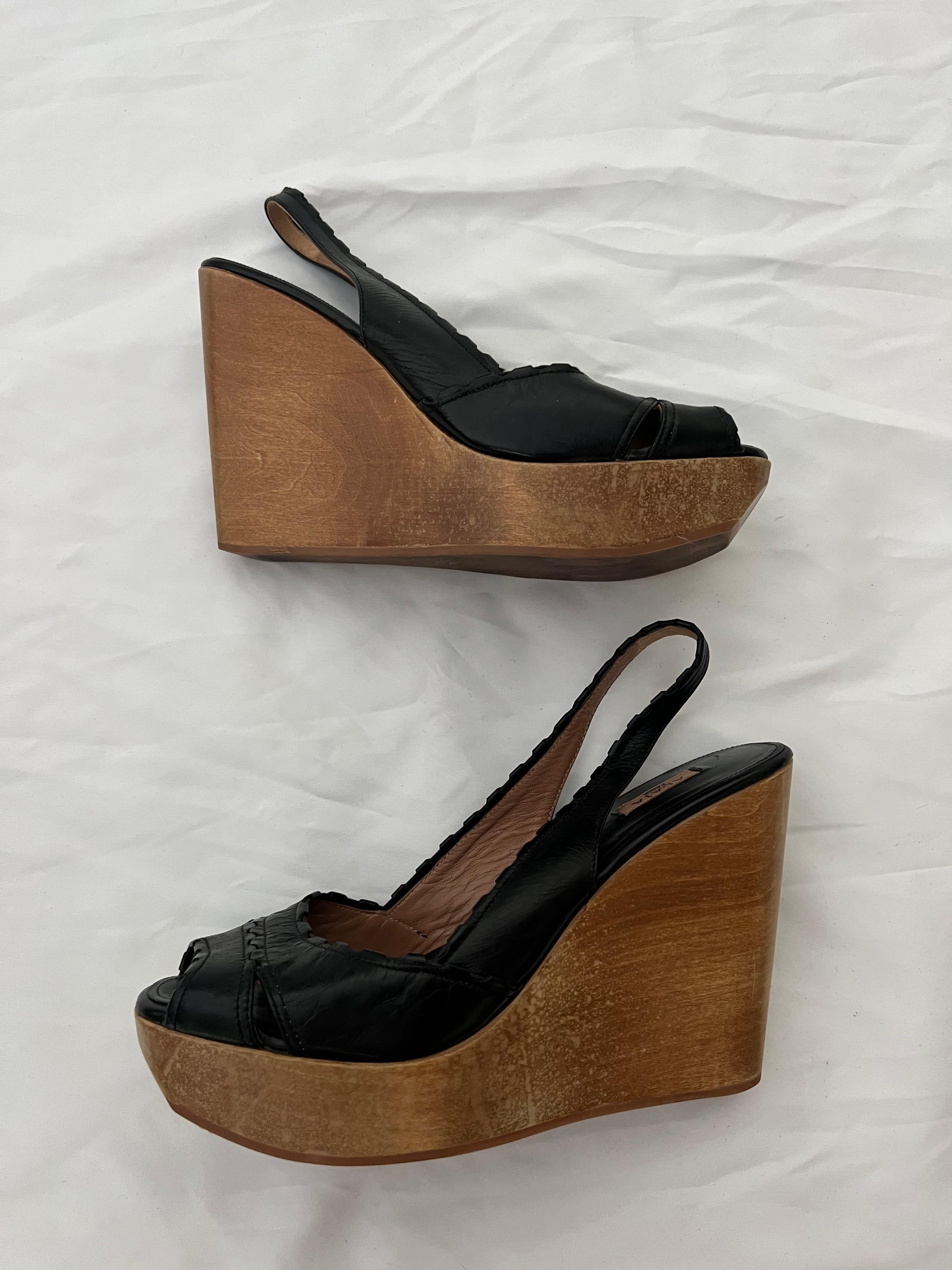 - Brown leather
- Open Toe
- Wood platform
- Slingback
- Made in Italy
- Brand new, never worn 