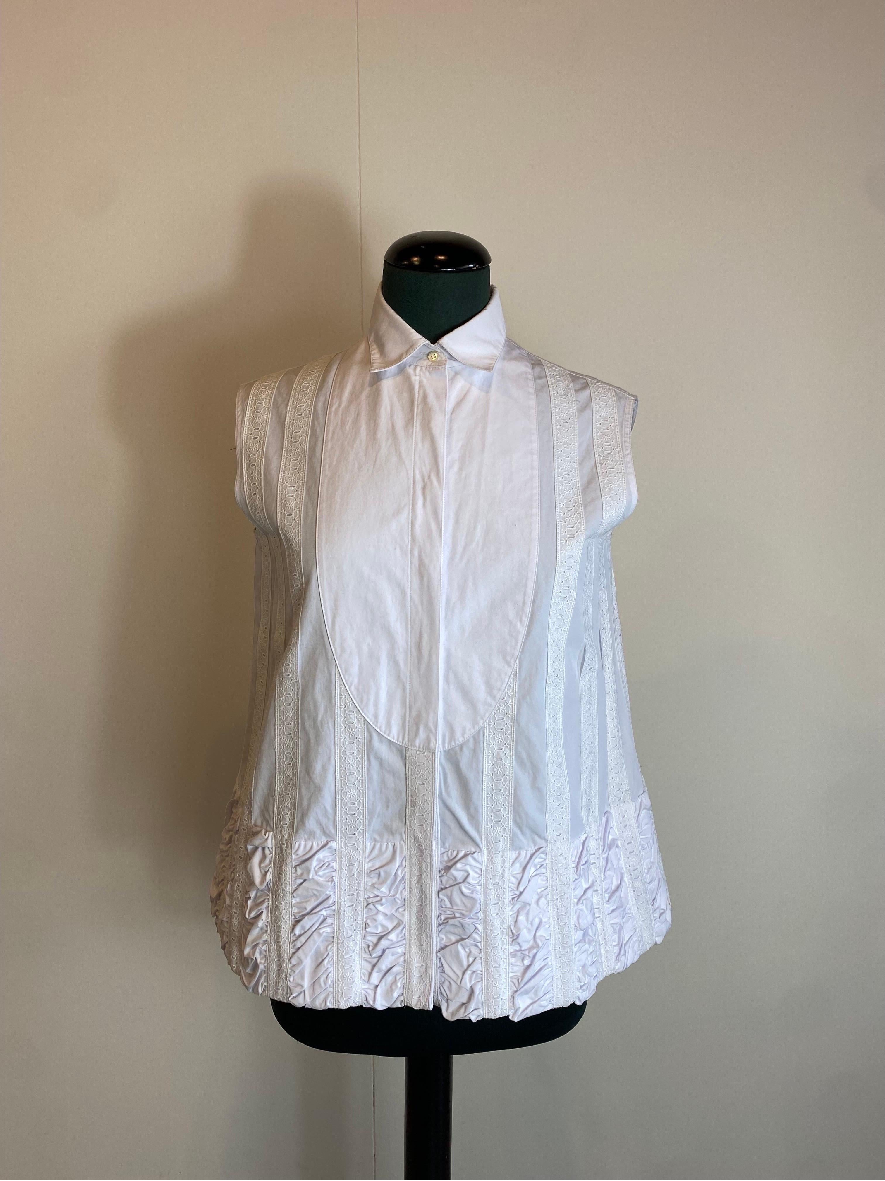 Alaia Paris blouse.
Made of polyester and cotton.
Size label missing.
Wears an international M.
Shoulders 40 cm
Bust 46 cm
Length 60 cm
Good general condition, shows signs of normal use.
It has some pulled threads and some marks on the collar as