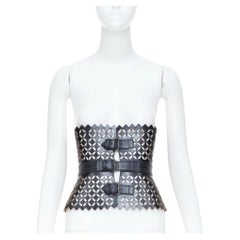 Cintura in pelle ALAIA Petale nera, traforata, con motivo a traforo, taglio laser e tripla fibbia, 65 cm