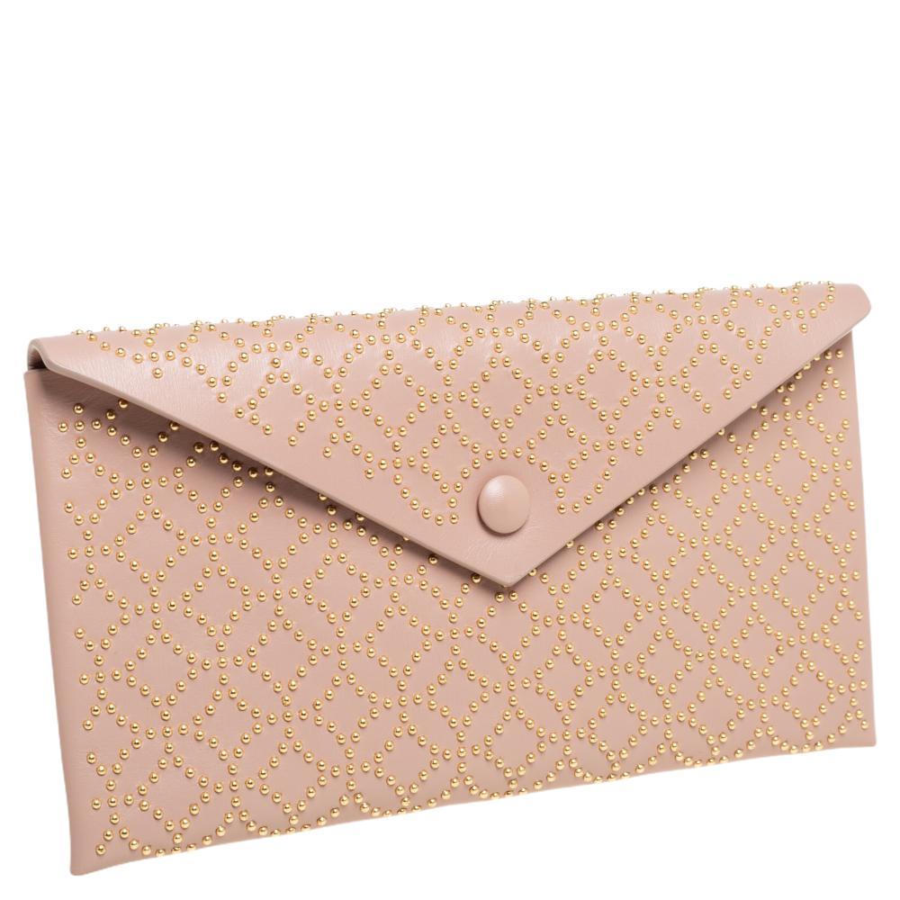 Alaia Pink Studded Leather Studded Envelope Clutch In Good Condition In Dubai, Al Qouz 2
