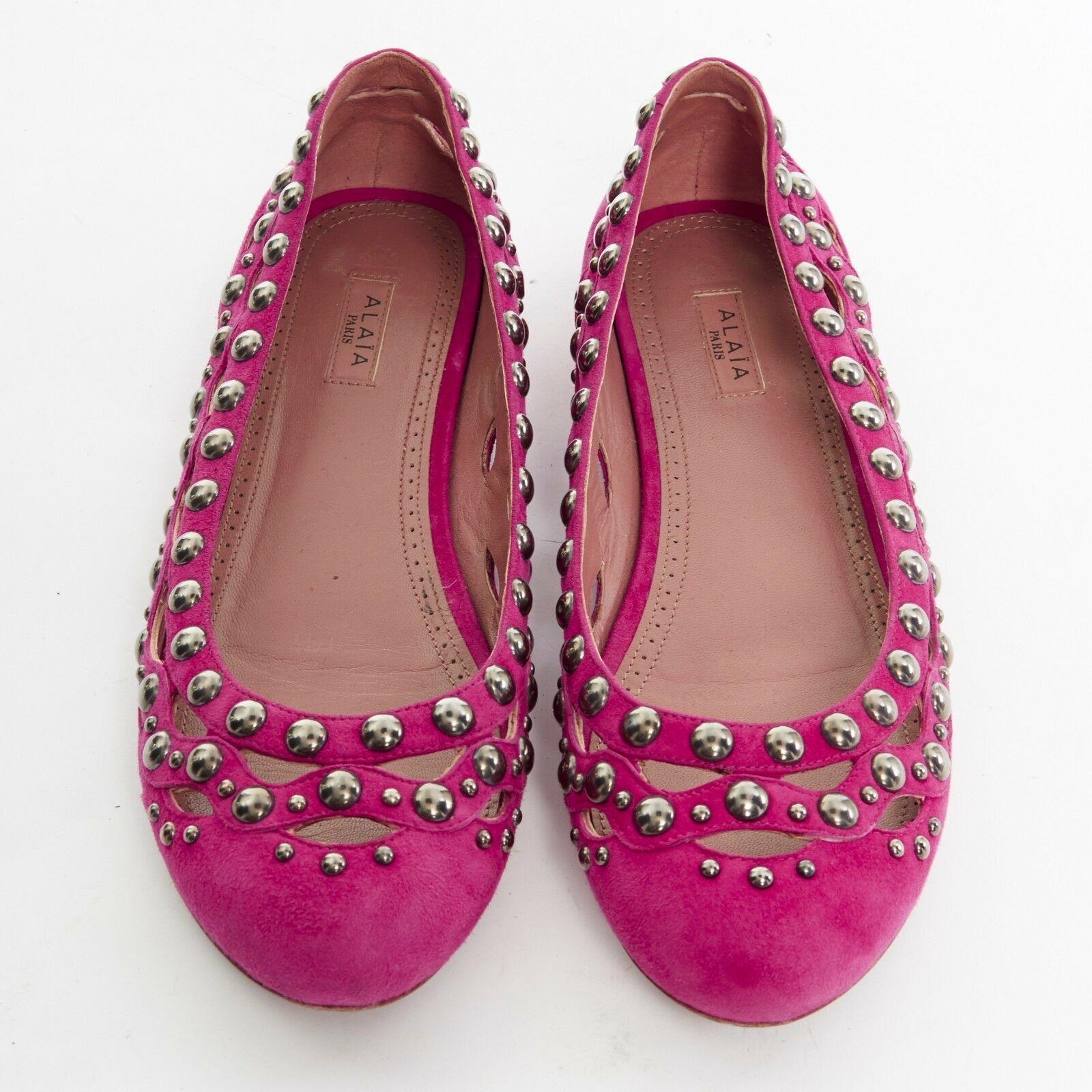 ALAIA pink suede silver studded cut out round toe ballerina flat shoes EU38 US8

AZZEDINE ALAIA
Pink suede leather upper. Silver-tone rounded stud embellishment upper. Wavy cut out detail. Round toe. Slip on. Leather lining. Ballerina flats. Made in