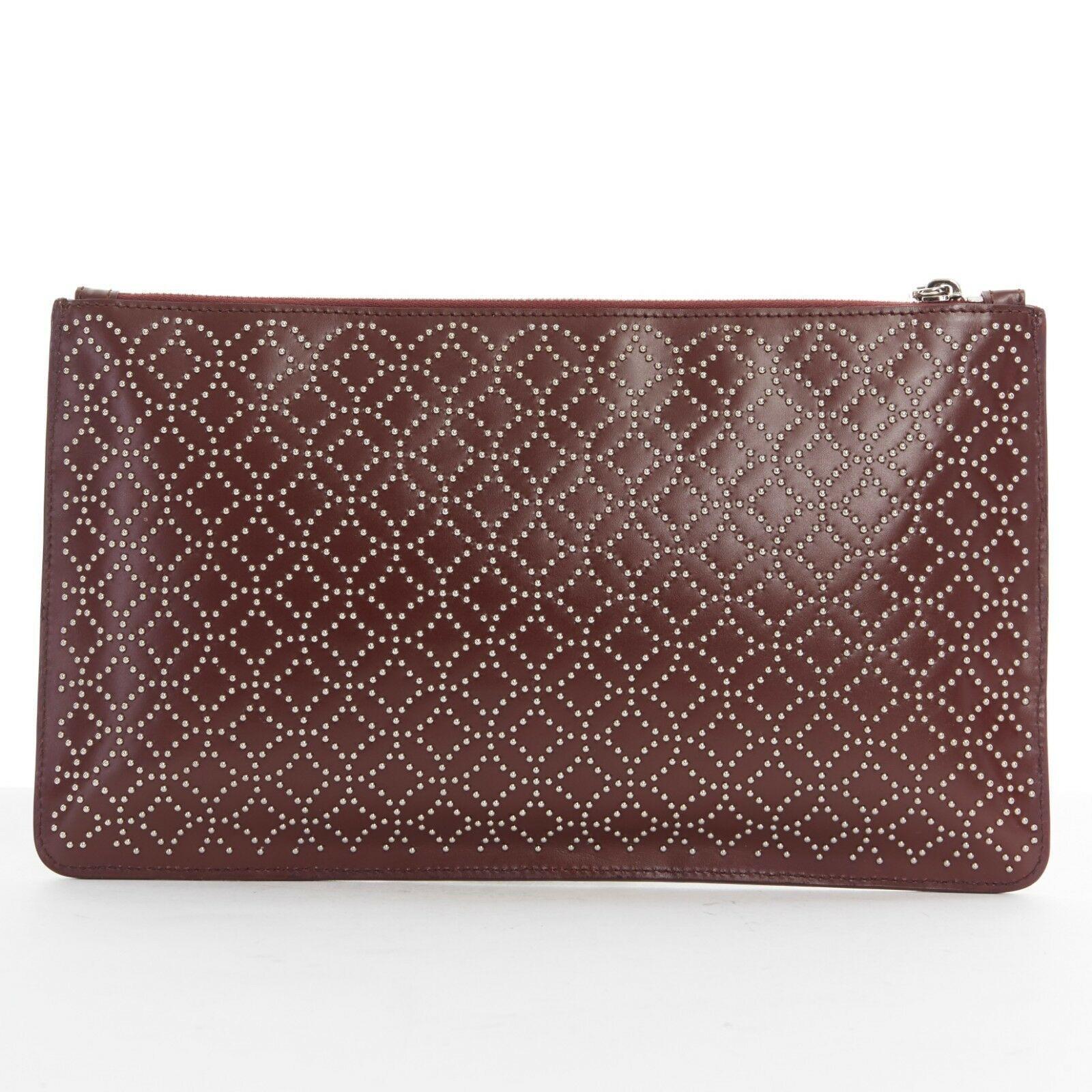 Marron ALAIA Pochette à fermeture éclair GM en cuir rouge argenté micro clous