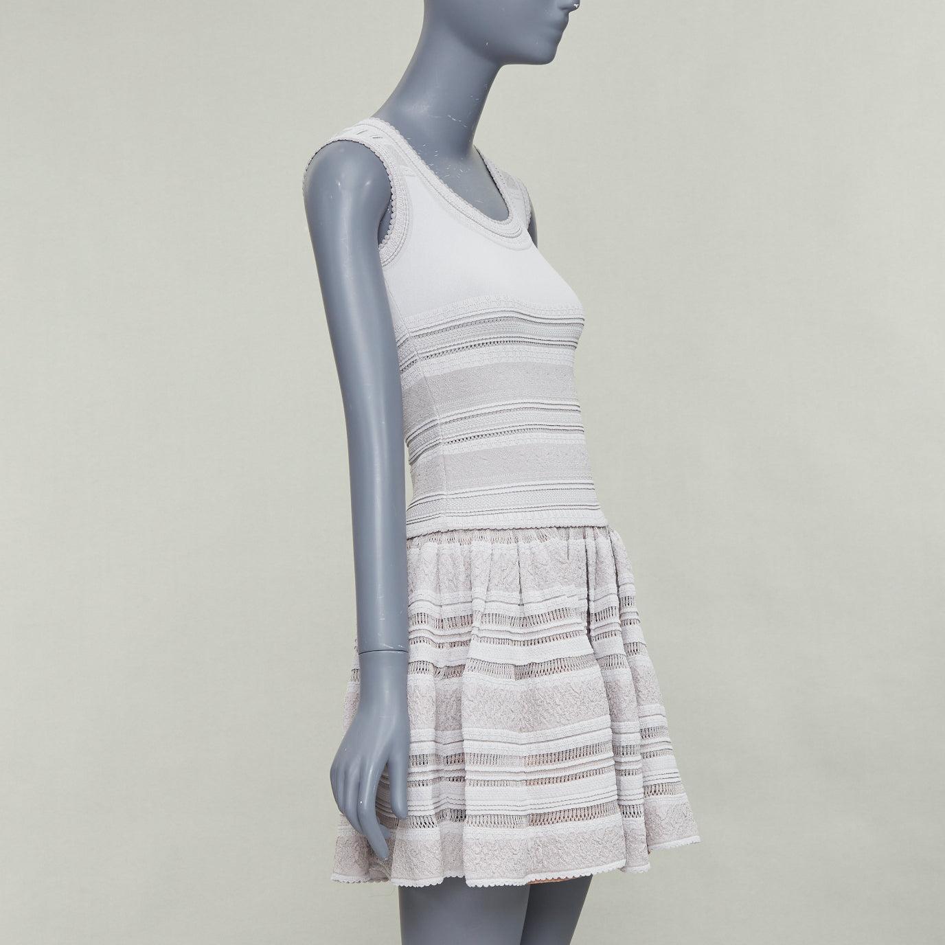 Gris ALAIA - Robe évasée sans manches en viscose extensible gris poudré FR36 S en vente
