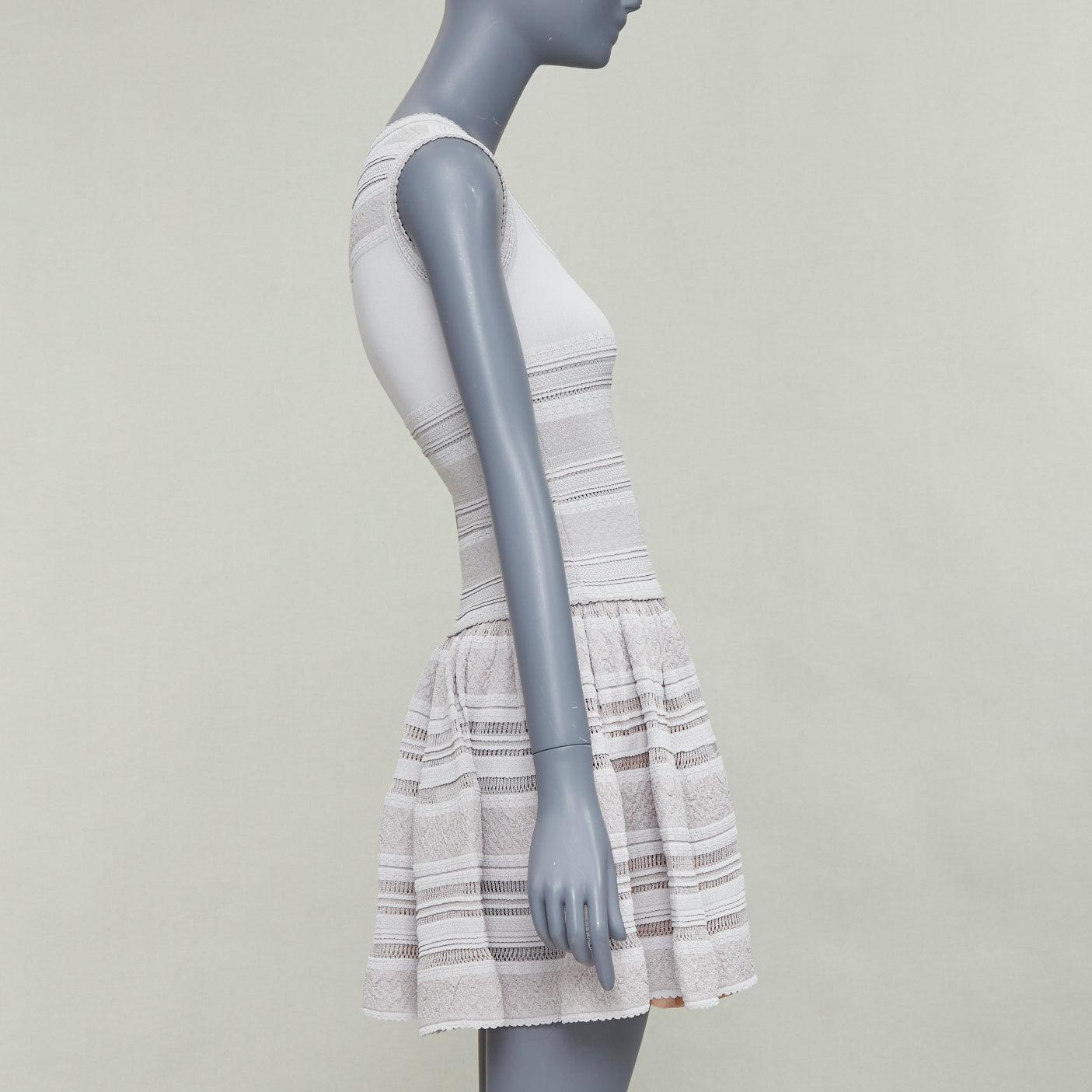 ALAIA - Robe évasée sans manches en viscose extensible gris poudré FR36 S Excellent état - En vente à Hong Kong, NT
