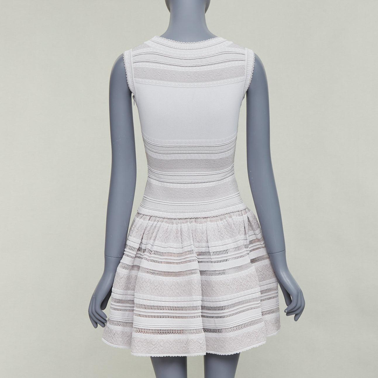 ALAIA - Robe évasée sans manches en viscose extensible gris poudré FR36 S Pour femmes en vente