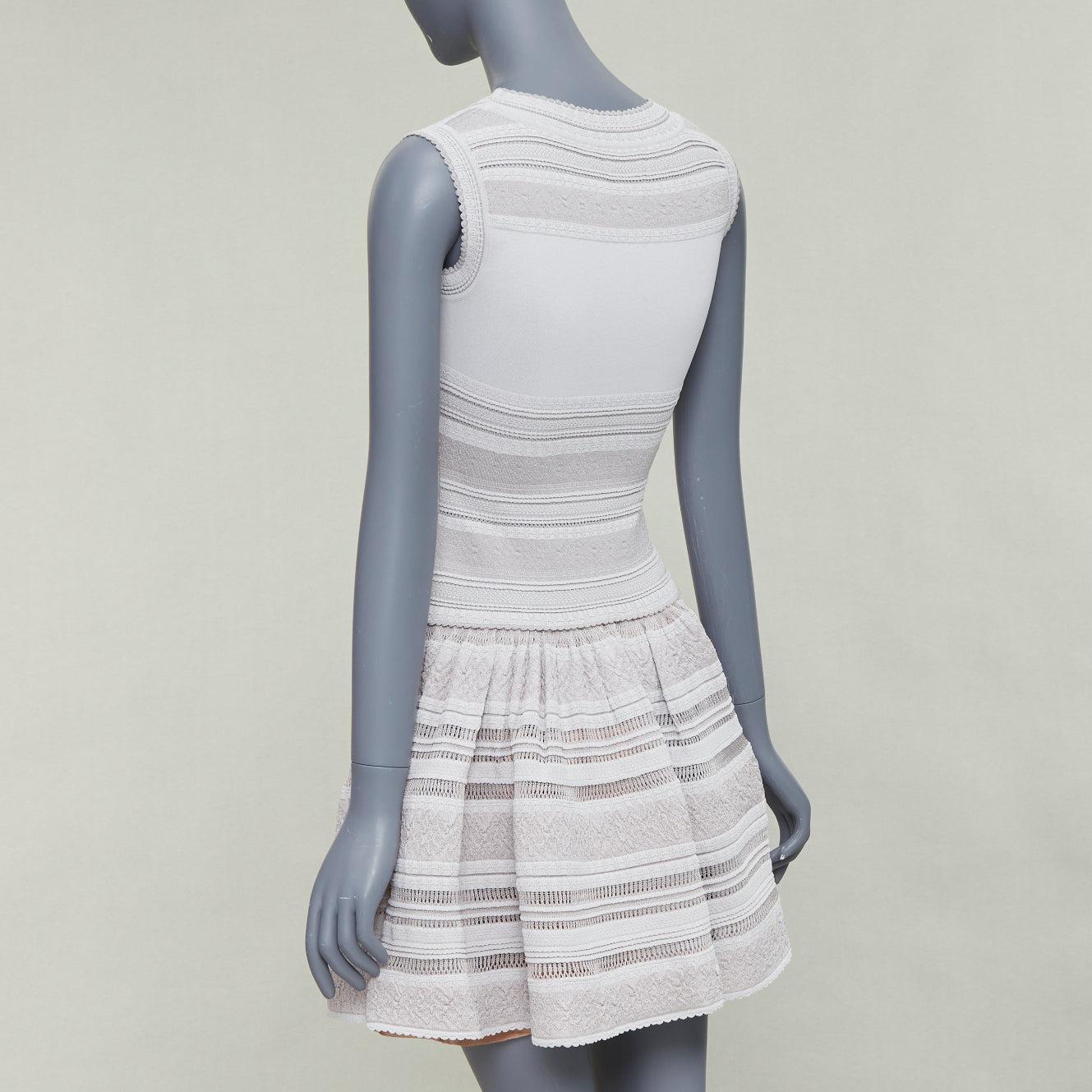 ALAIA - Robe évasée sans manches en viscose extensible gris poudré FR36 S en vente 1