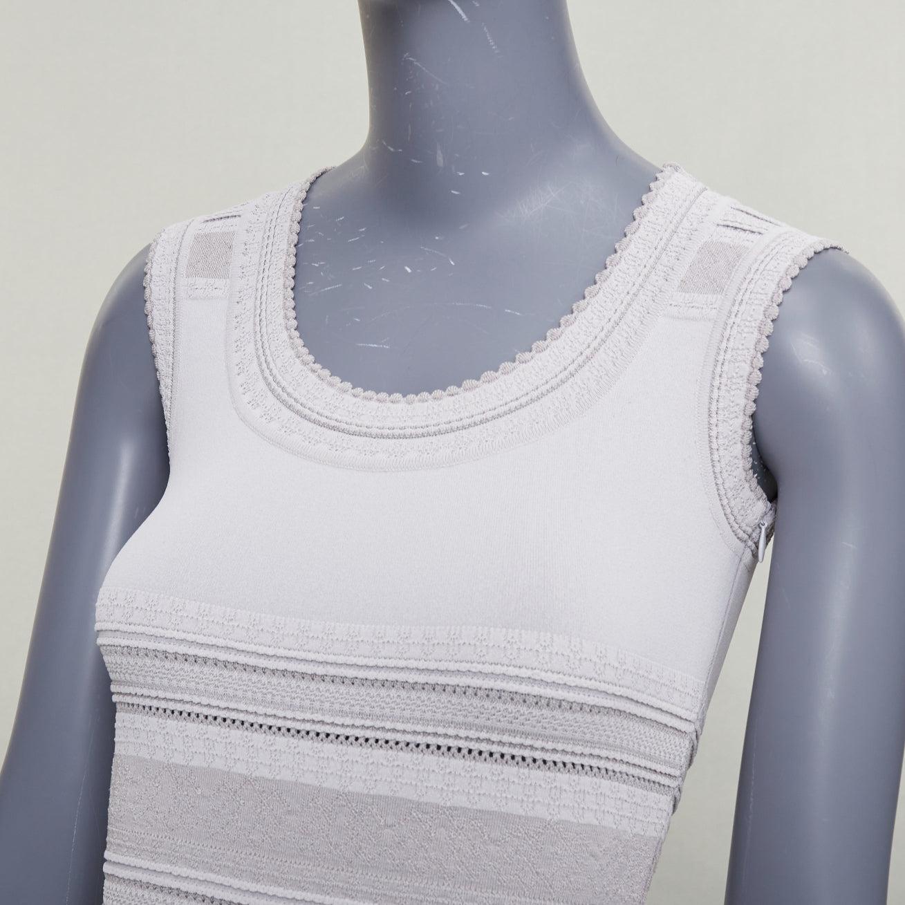 ALAIA - Robe évasée sans manches en viscose extensible gris poudré FR36 S en vente 3