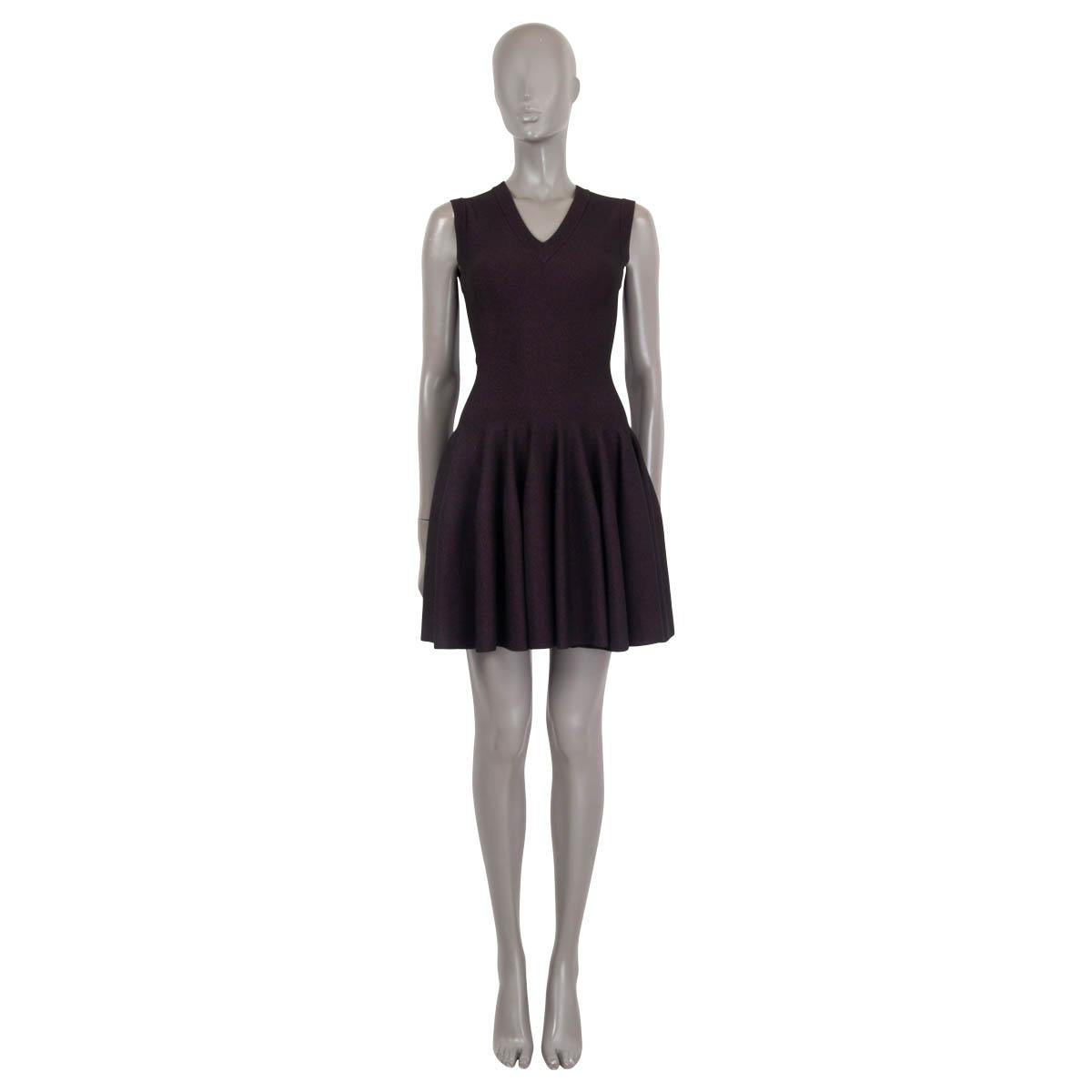100% authentic Alaïa sleeveless flared lurex knit dress in black and purpel viscose (75%), polyester (15%) and polyamide (10%). Features a v-neck. Opens with a zipper on the back. Has been worn and is in excellent condition. 

Measurements
Tag