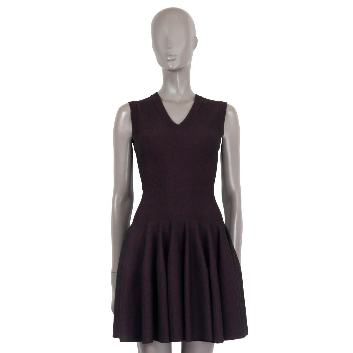 Noir ALAÏA - Robe en maille de viscose violette et noire, 38 S en vente