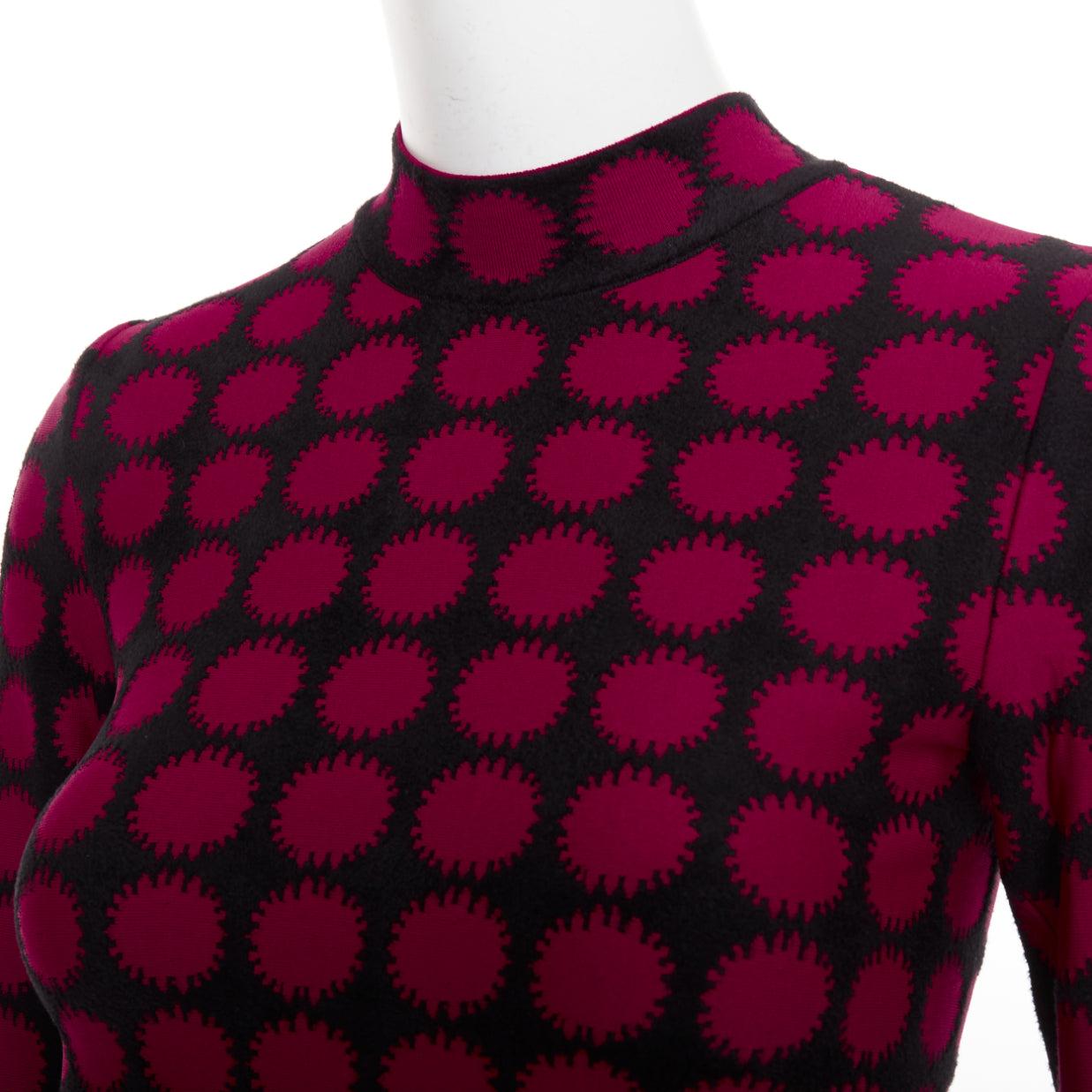 ALAIA abito bodycon in viscosa rosso nero con grafica a pois illusione FR36 S
Riferimento: TGAS/F00235
Marchio: Alaia
Materiale: Viscosa, misto
Colore: Nero, Rosso
Modello: Geometrico
Chiusura: zip
Dettagli extra: Manica lunga con collo alla