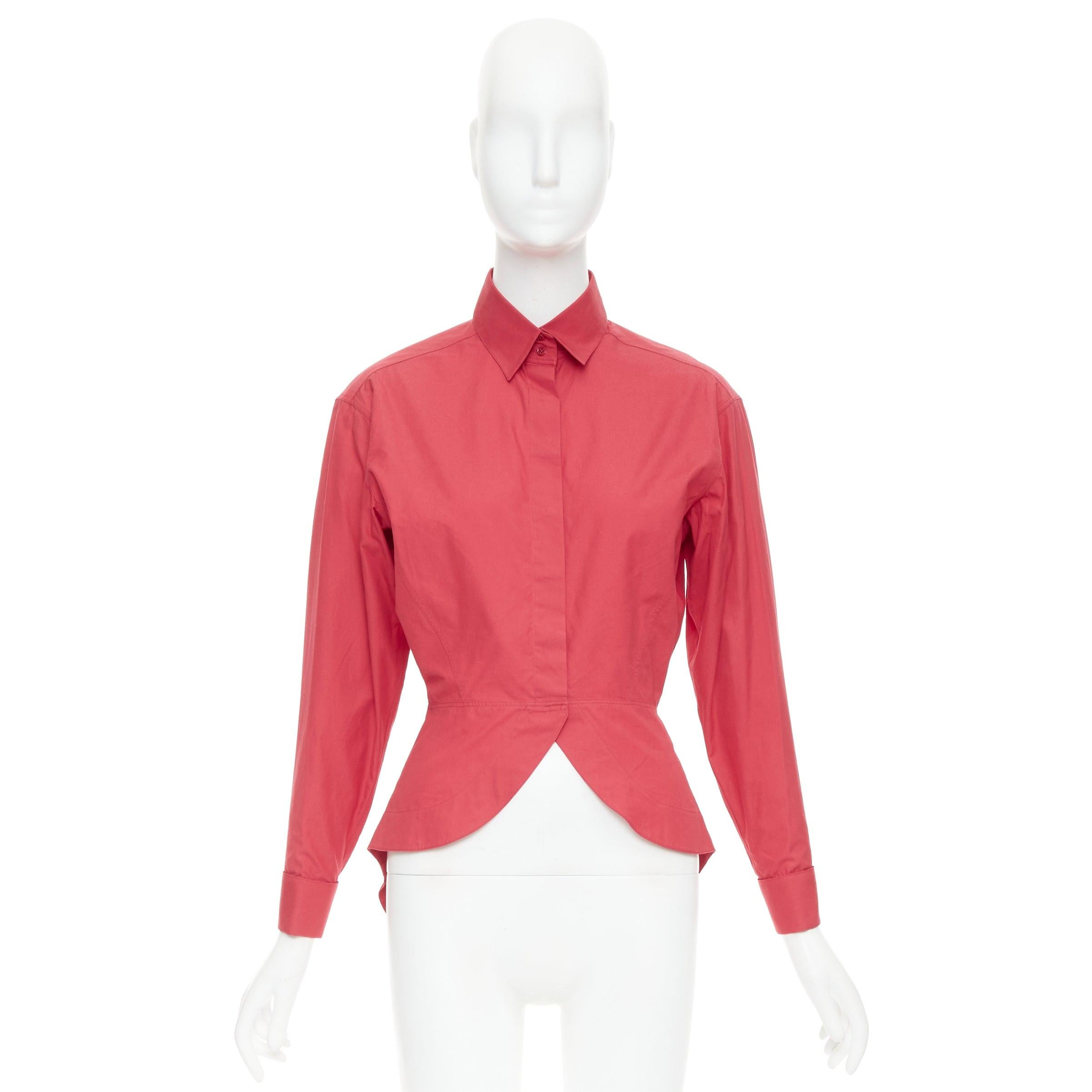 Peplum de pétalo de tulipán curvado de algodón rojo ALAIA  camisa mangas abullonadas FR36 S en venta 4