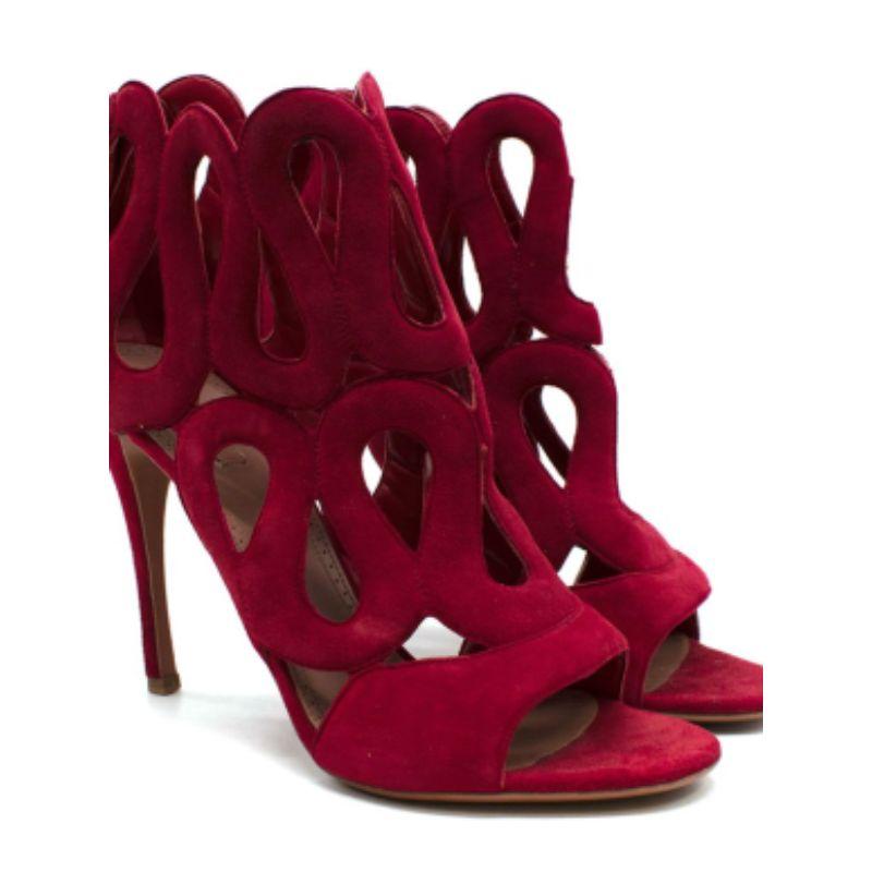 Alaia Red Suede Cut-Out Sandals

-Stiletto Heel 
-Almond toe 
-Peep toe
-Caged up body 
-Zip fastening 
-branded leather insoles 

Material: 

Suede 
Leather 

Made IN France 

PLEASE NOTE, THESE ITEMS ARE PRE-OWNED AND MAY SHOW SIGNS OF BEING