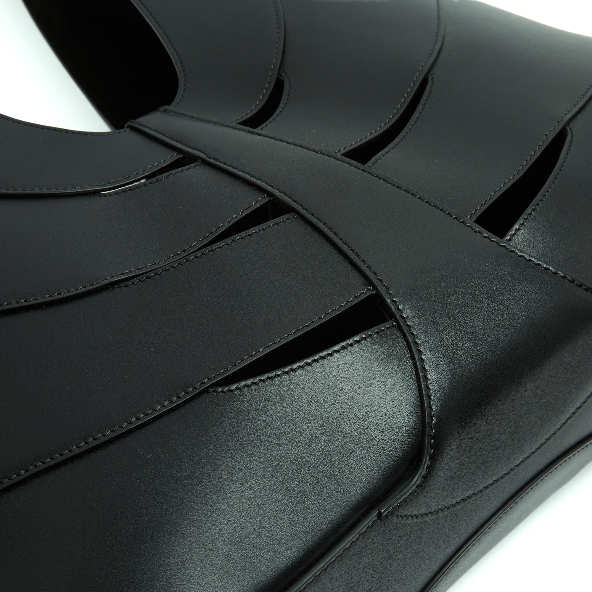 Alaïa Sac Cuir Noir Cabas Delta 2025 Black Leather Delta Bag Like New Dustbag en vente 2