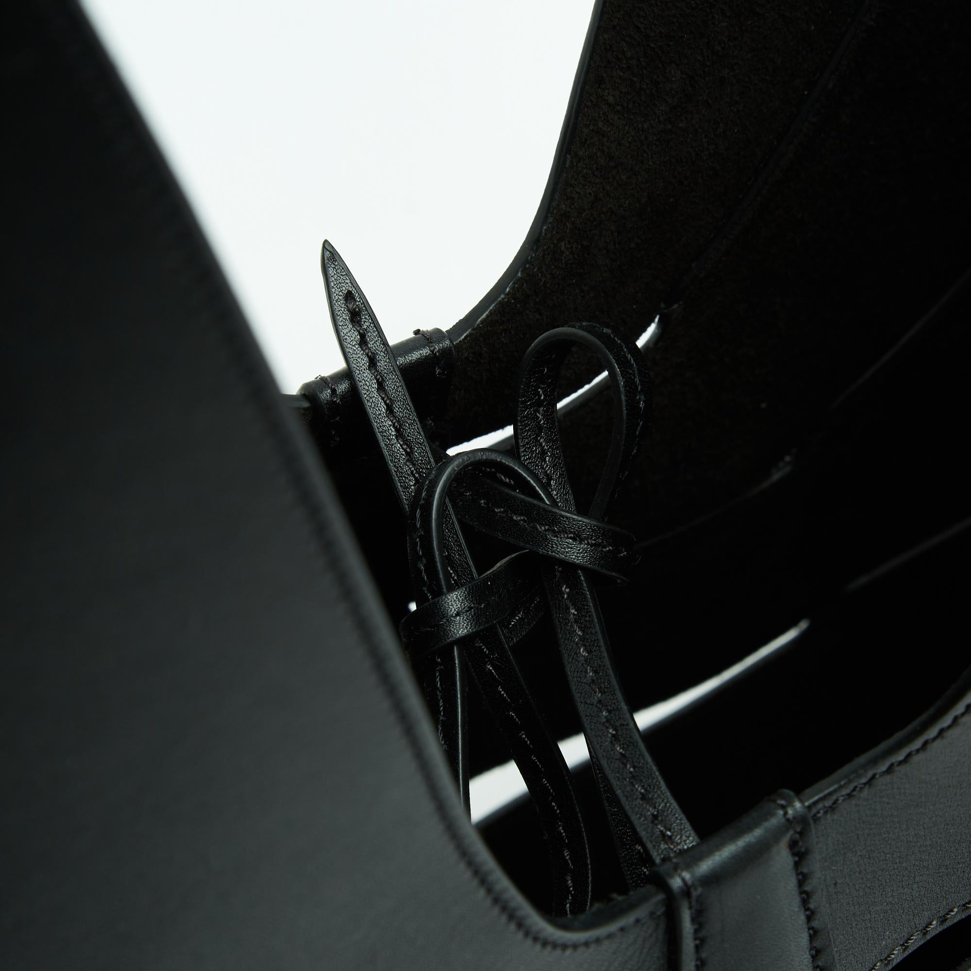 Alaïa Sac Cuir Noir Cabas Delta 2025 Black Leather Delta Bag Like New Dustbag en vente 4