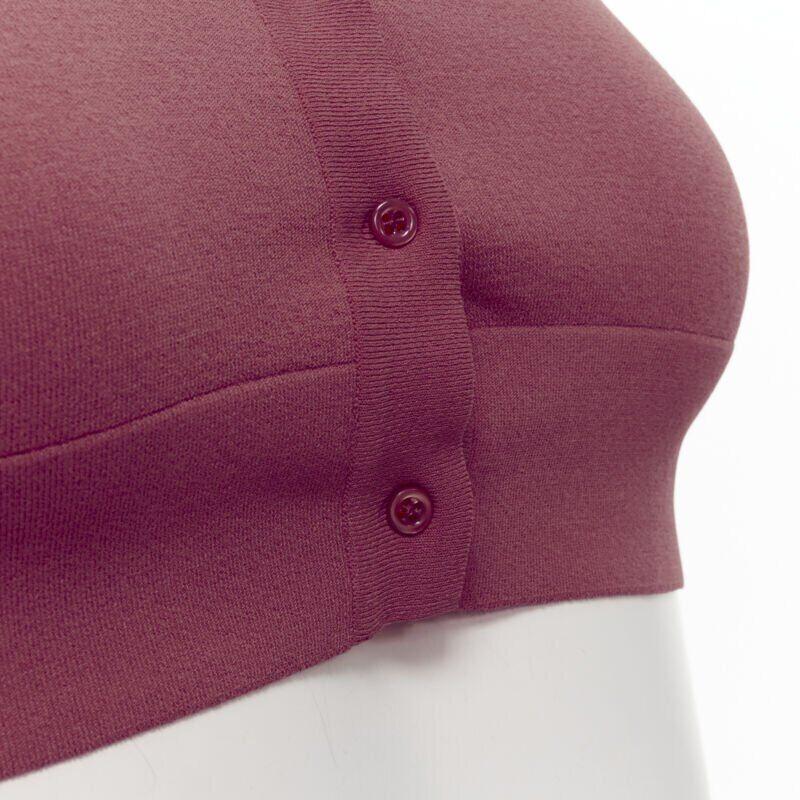 ALAIA Signature Cardigan cropped en maille stretch à boutons Framboise rose FR36 XS en vente 4