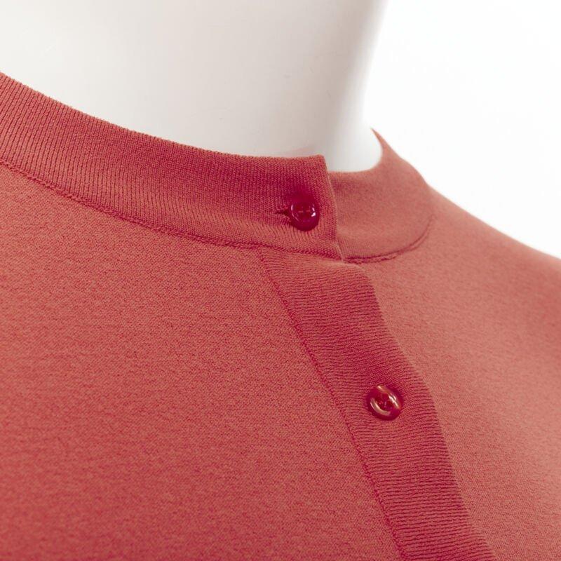 ALAIA Signature cropped stretch knit cardigan Rouge Vermeil coral FR36 XS
Reference: TGAS/B01928
Brand: Alaia
Designer: Azzedine Alaia
Collection: Permanent
Material: Viscose, Polyester
Color: Red
Pattern: Solid
Closure: Button
Extra Details: An