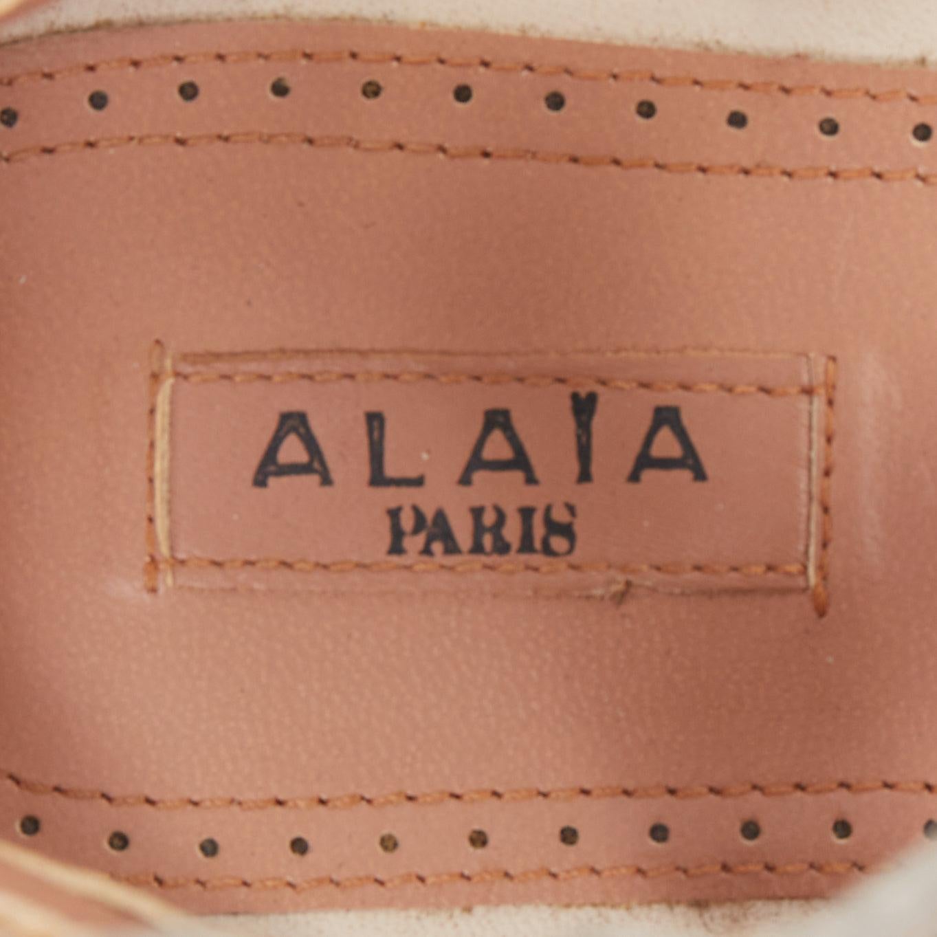 ALAIA silberne quadratische nackte Gladiatorensandalen mit Nietenbesatz aus Leder EU36.5 im Angebot 5